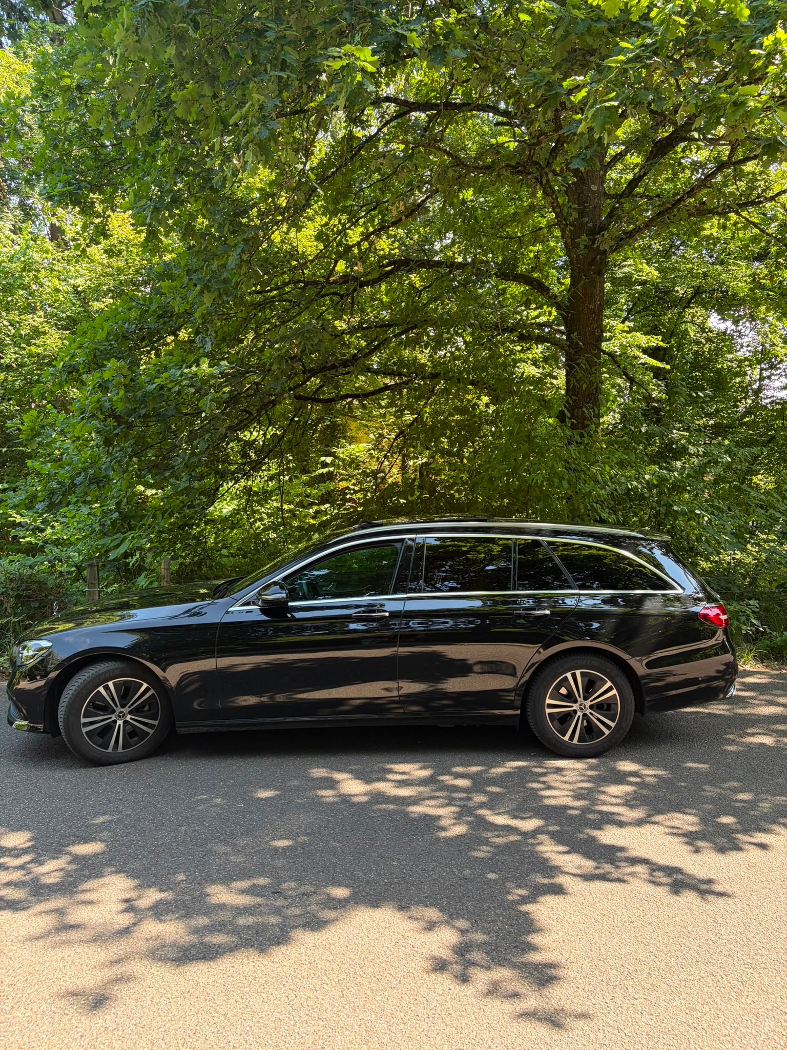 MERCEDES-BENZ E 200 Avantgarde 4matic-image-4