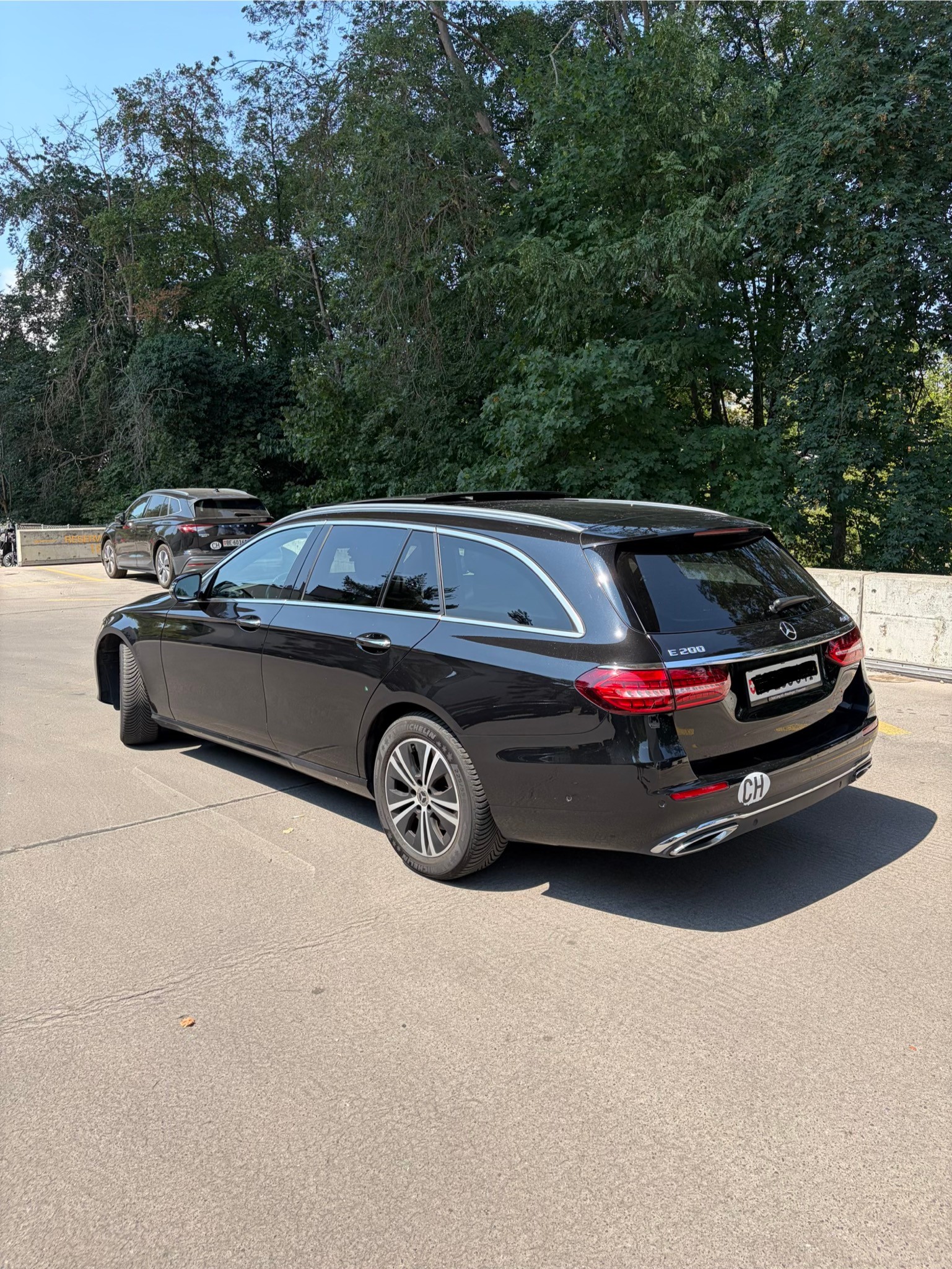 MERCEDES-BENZ E 200 Avantgarde 4matic-image-4