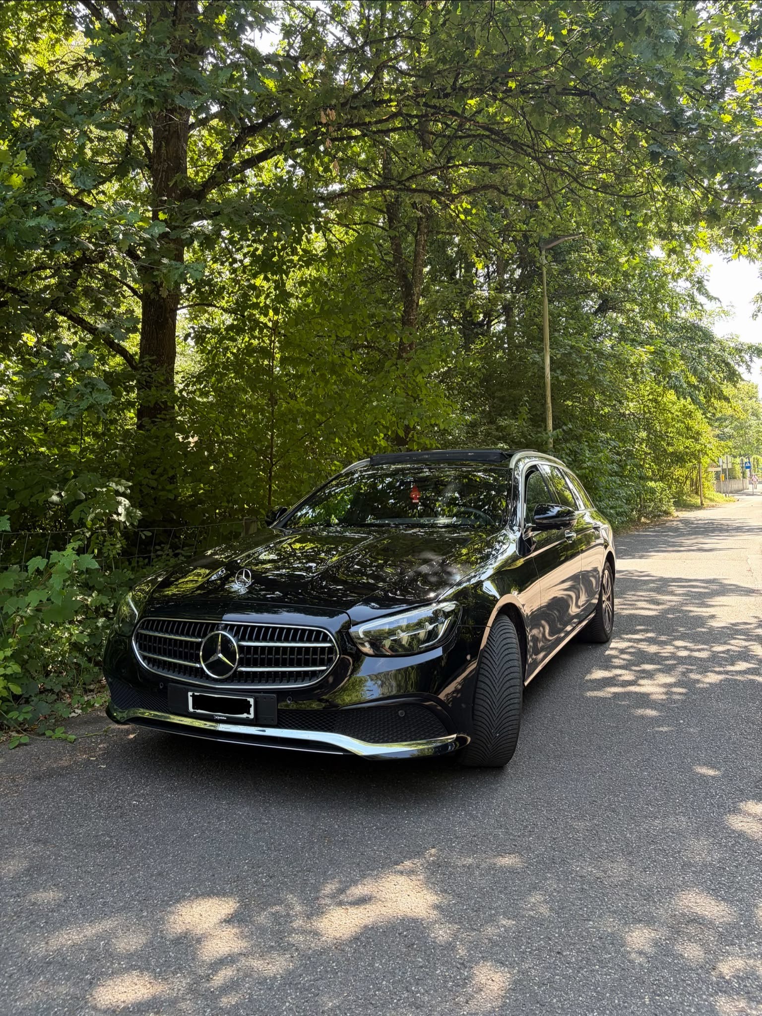 MERCEDES-BENZ E 200 Avantgarde 4matic-image-0