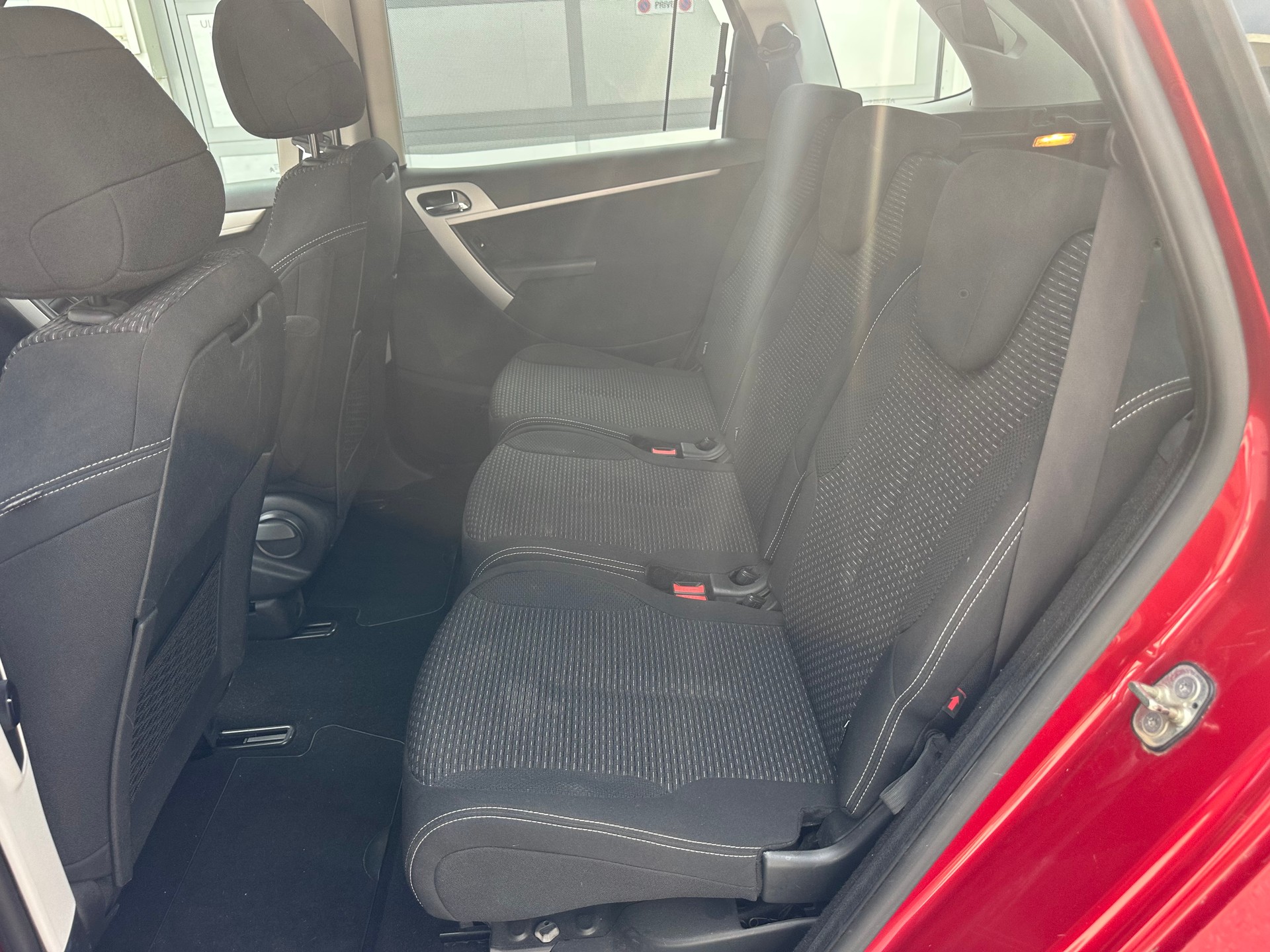 CITROEN C4 Picasso 1.6 HDI 16V Attraction EGS6-image-11