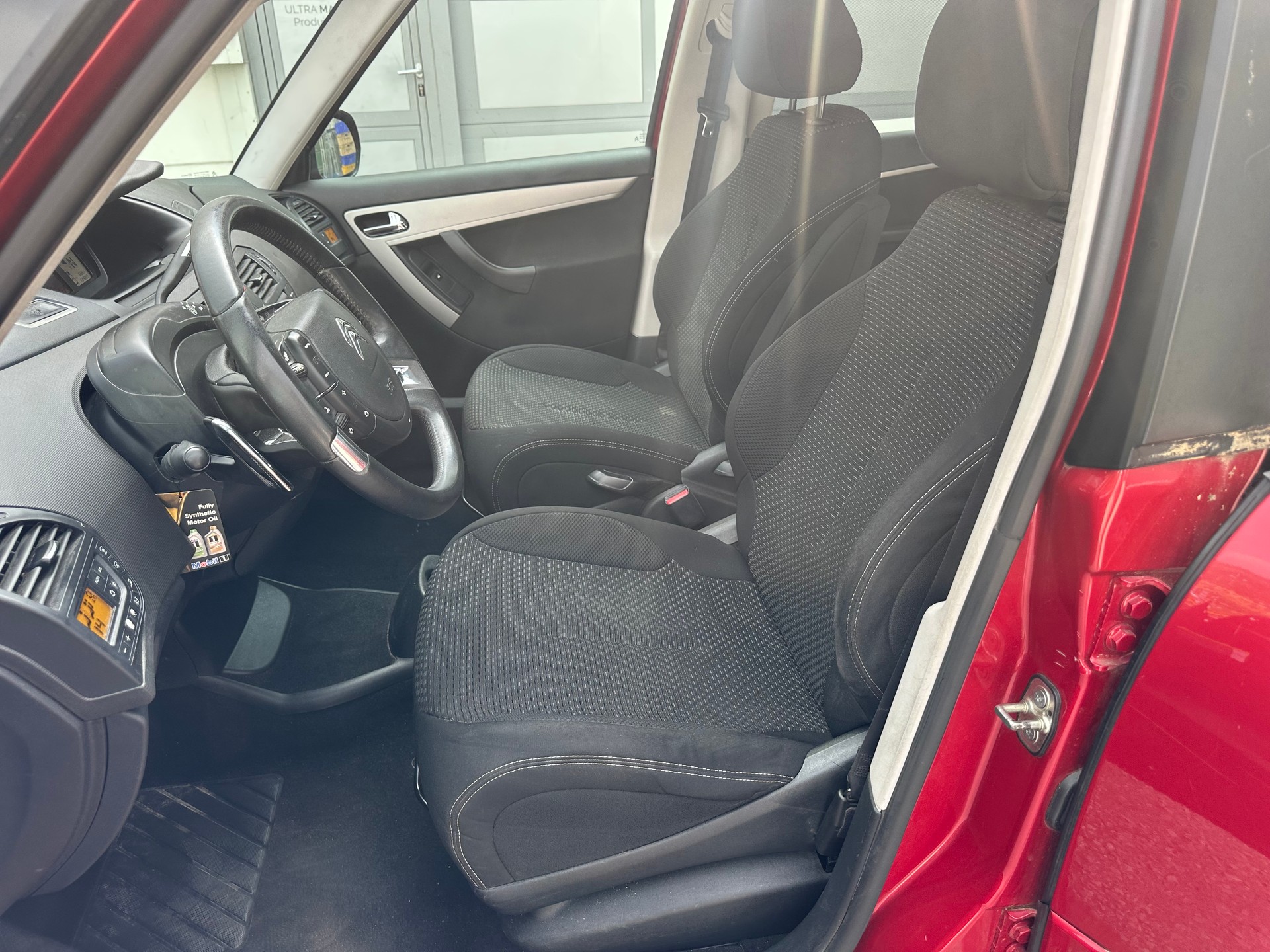 CITROEN C4 Picasso 1.6 HDI 16V Attraction EGS6-image-6