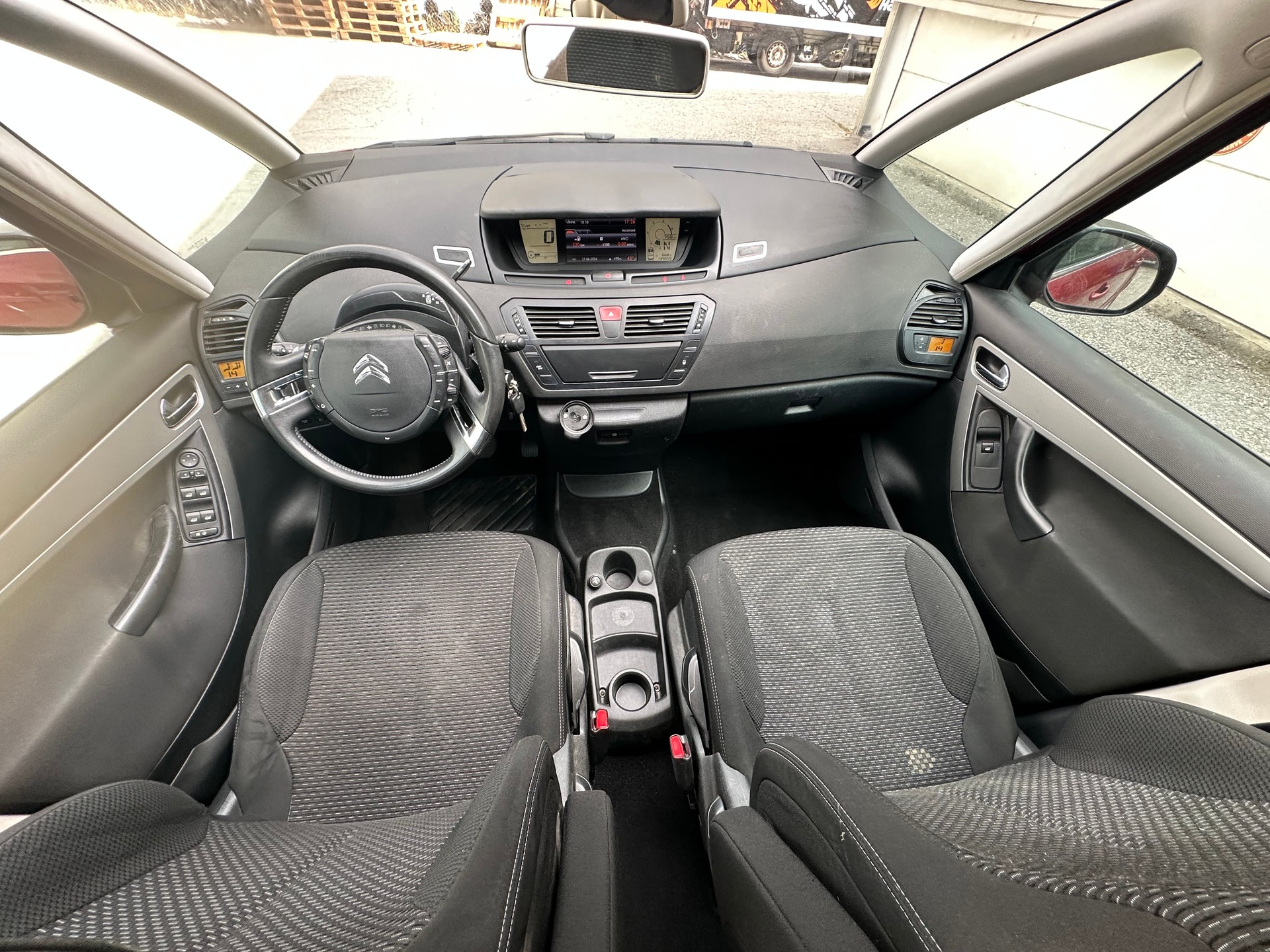 CITROEN C4 Picasso 1.6 HDI 16V Attraction EGS6-image-7