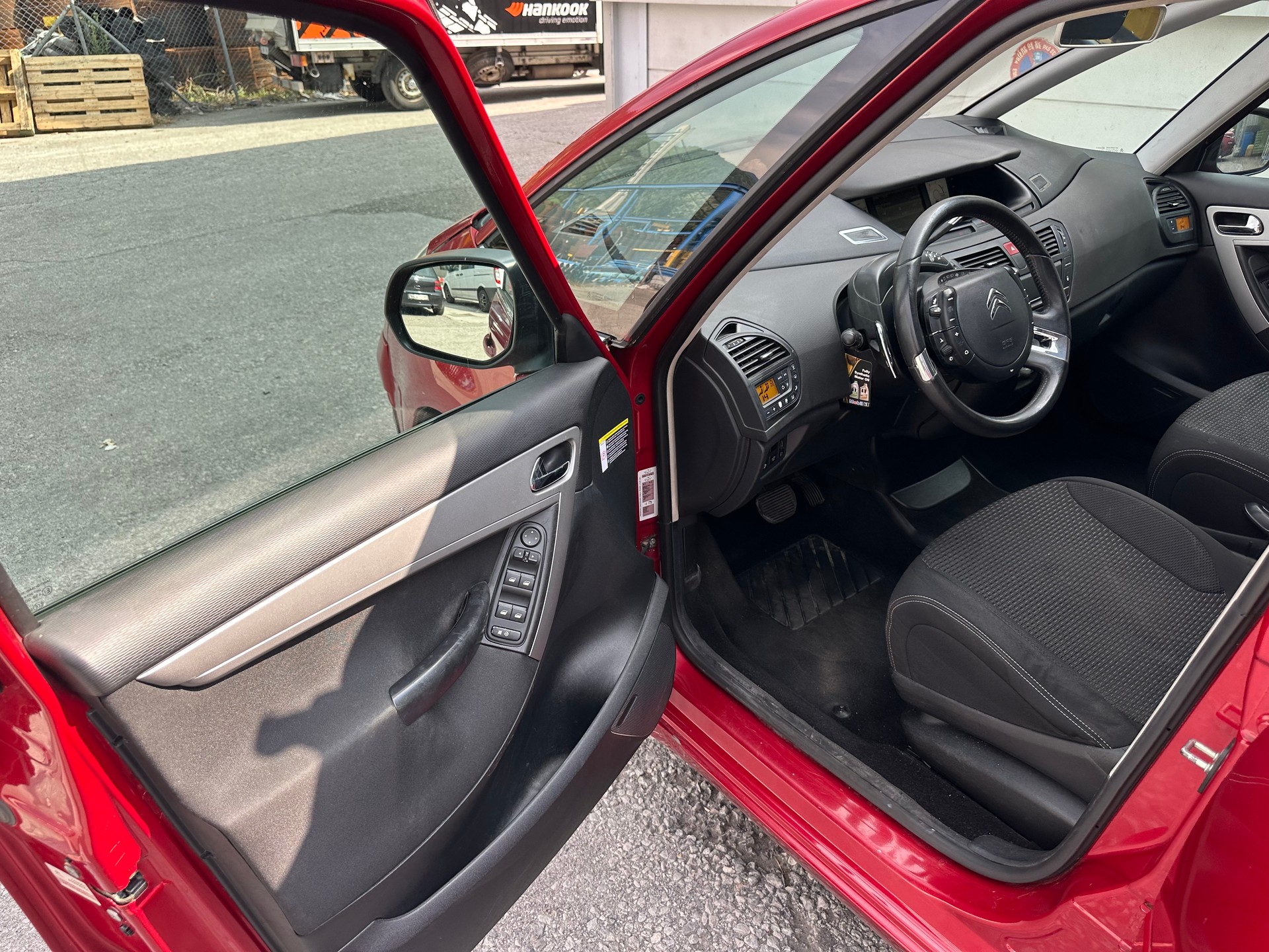 CITROEN C4 Picasso 1.6 HDI 16V Attraction EGS6-image-8