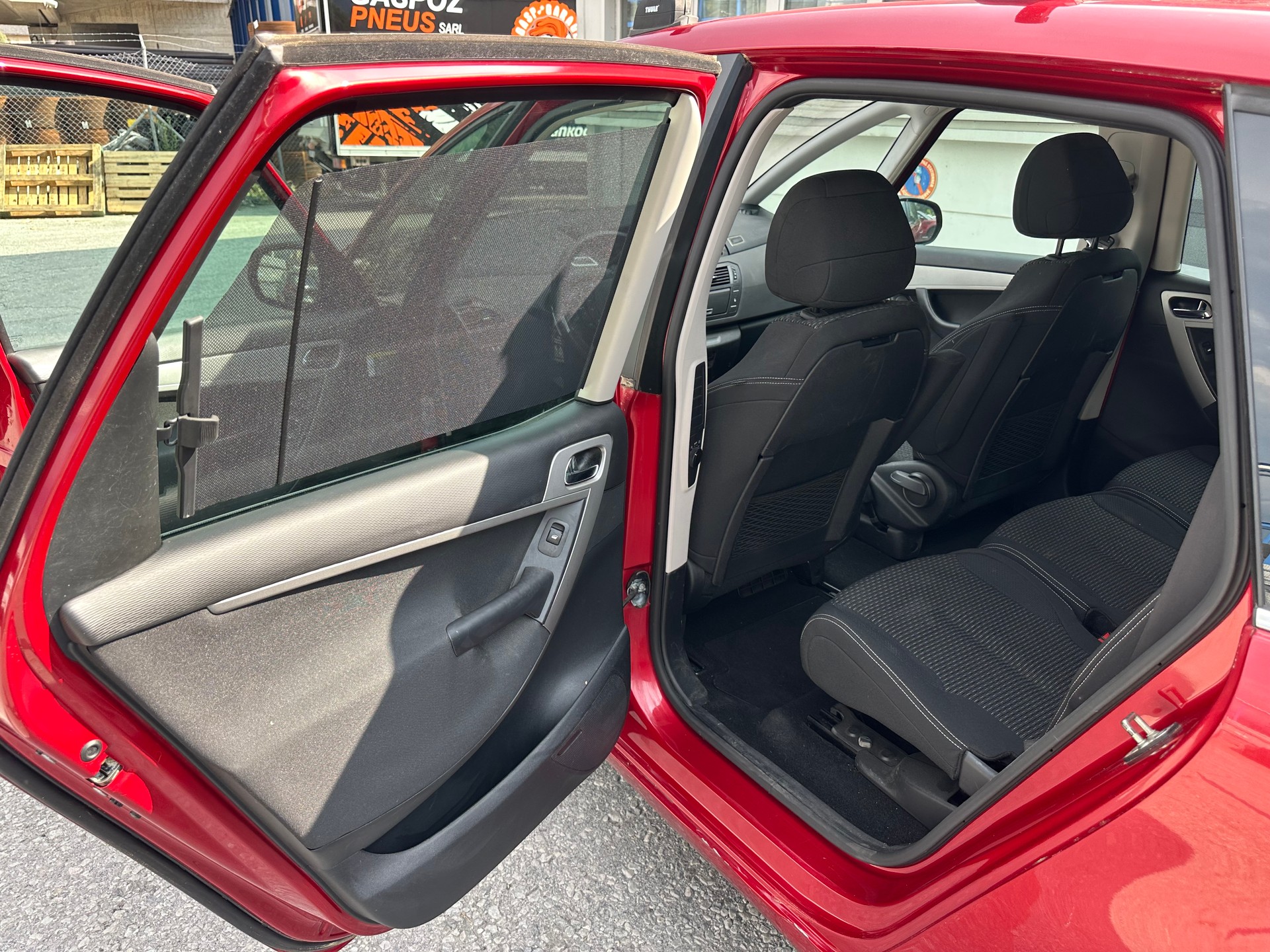 CITROEN C4 Picasso 1.6 HDI 16V Attraction EGS6-image-10