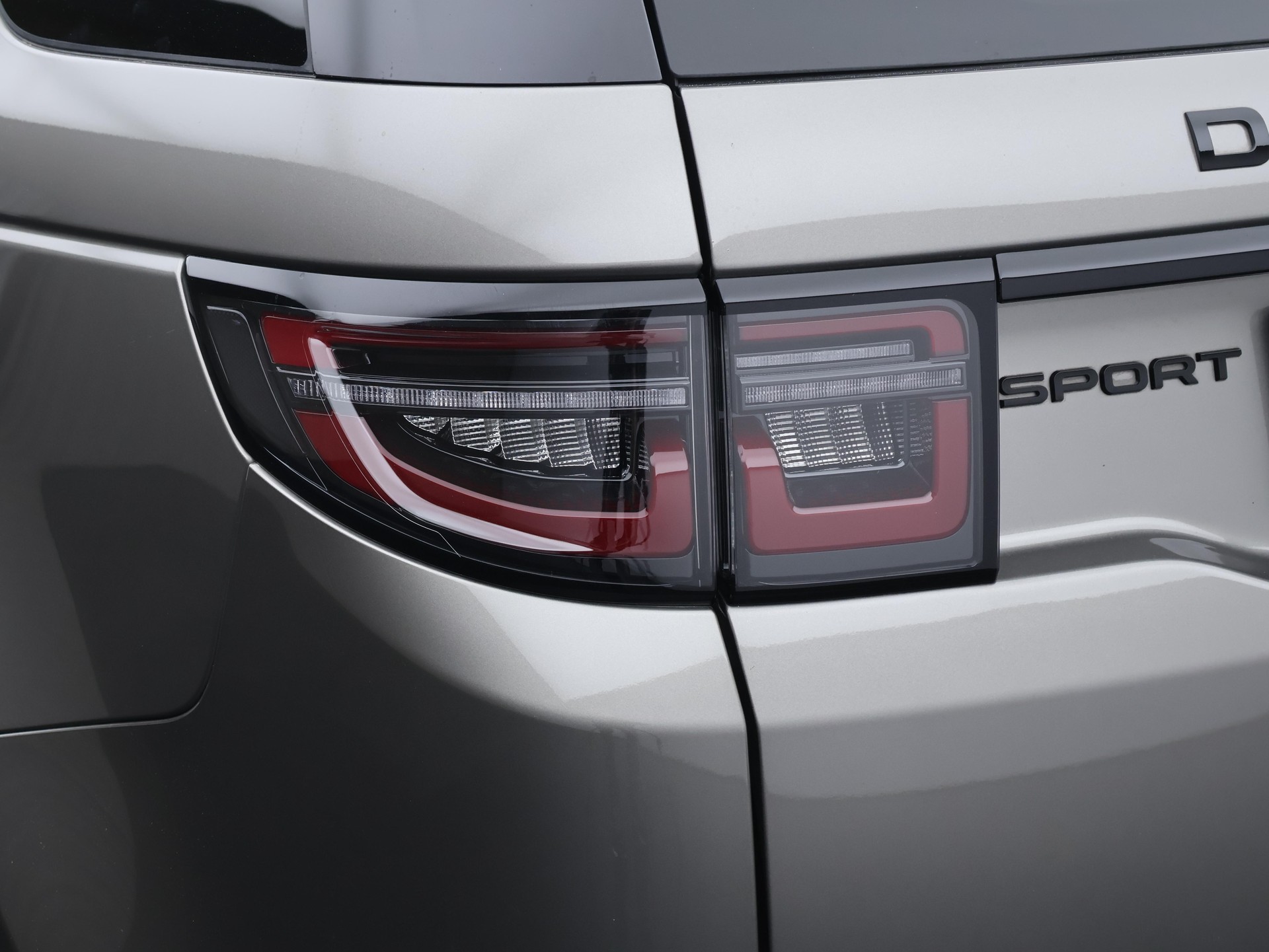 LAND ROVER Discovery Sport 2.0 I4 Dynamic SE 7P-image-18