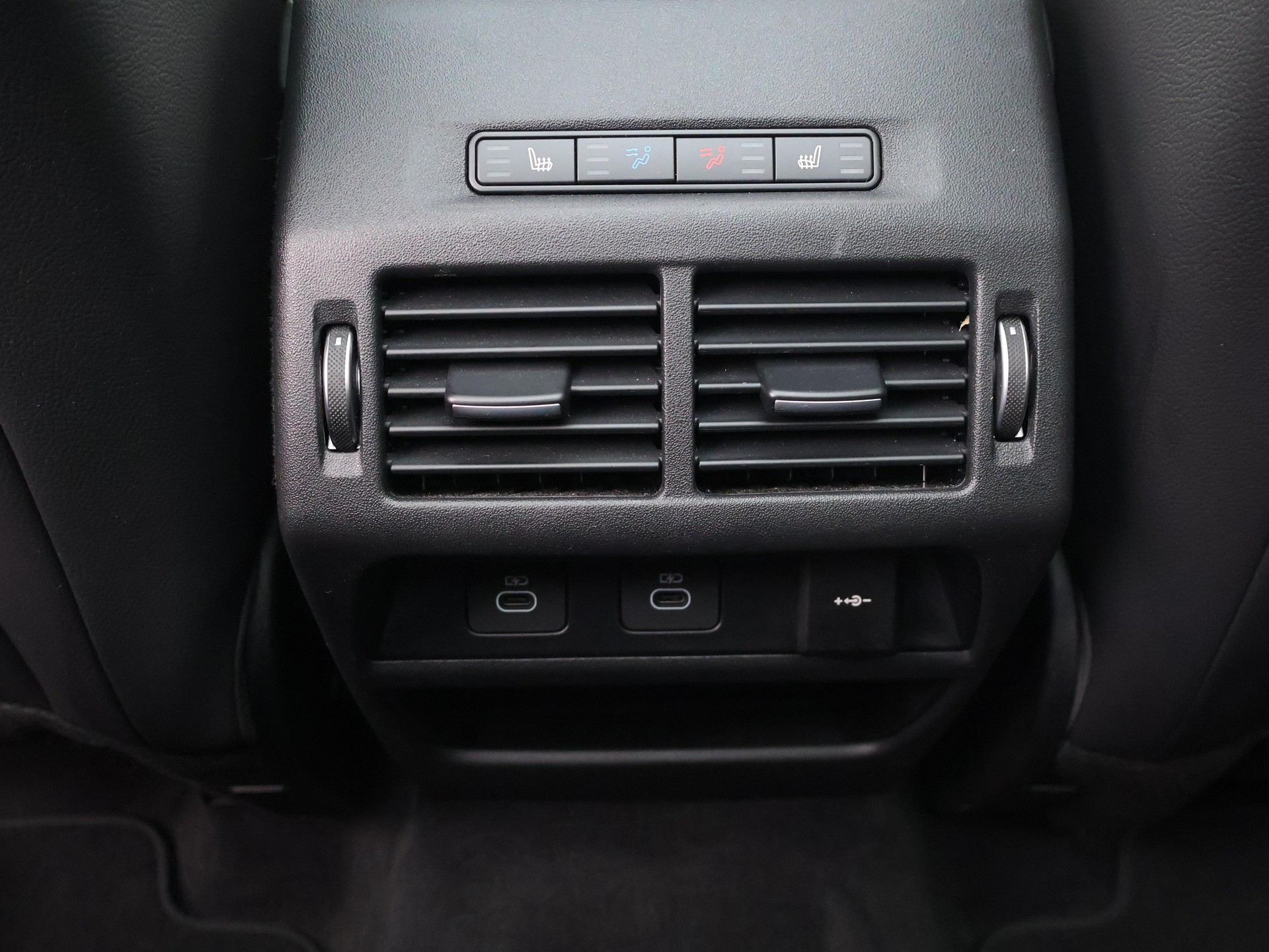 LAND ROVER Discovery Sport 2.0 I4 Dynamic SE 7P-image-14
