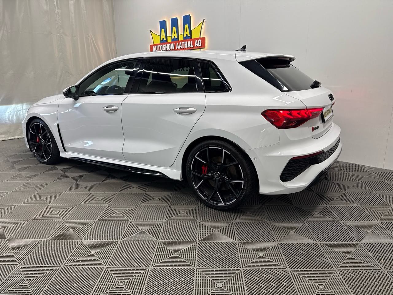 AUDI RS3 Sportback 2.5 TSI quattro S-tronic-showroom-element-1