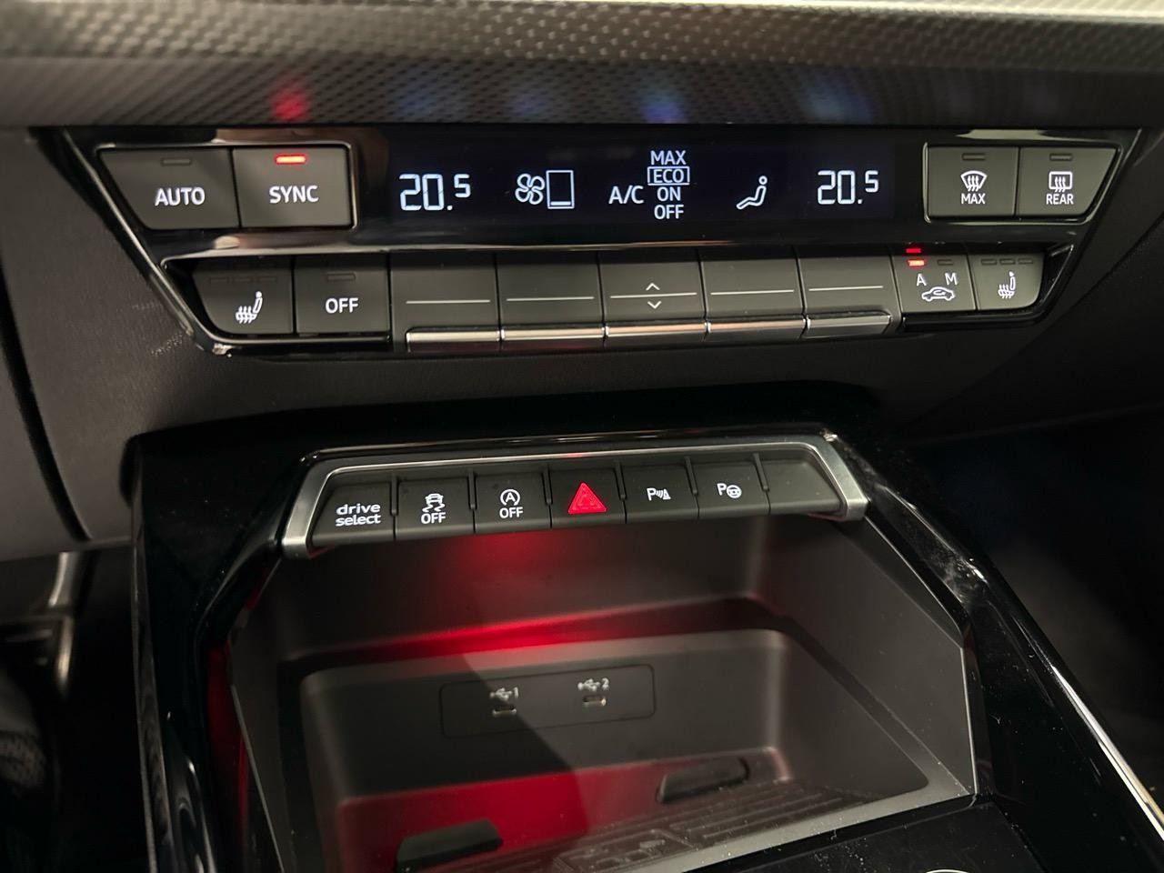 AUDI RS3 Sportback 2.5 TSI quattro S-tronic-image-8