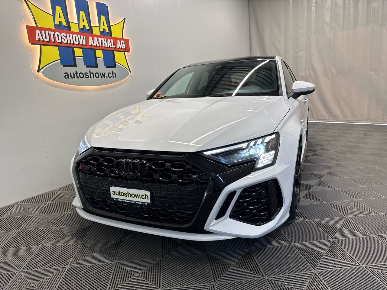 AUDI RS3 Sportback 2.5 TSI quattro S-tronic-image-17