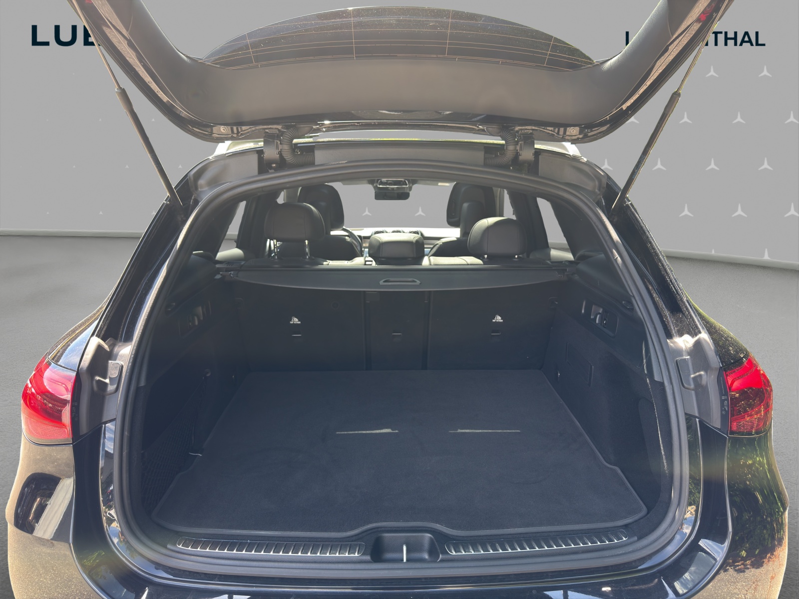 MERCEDES-BENZ GLC 220 d 4Matic 9G-Tronic-image-14