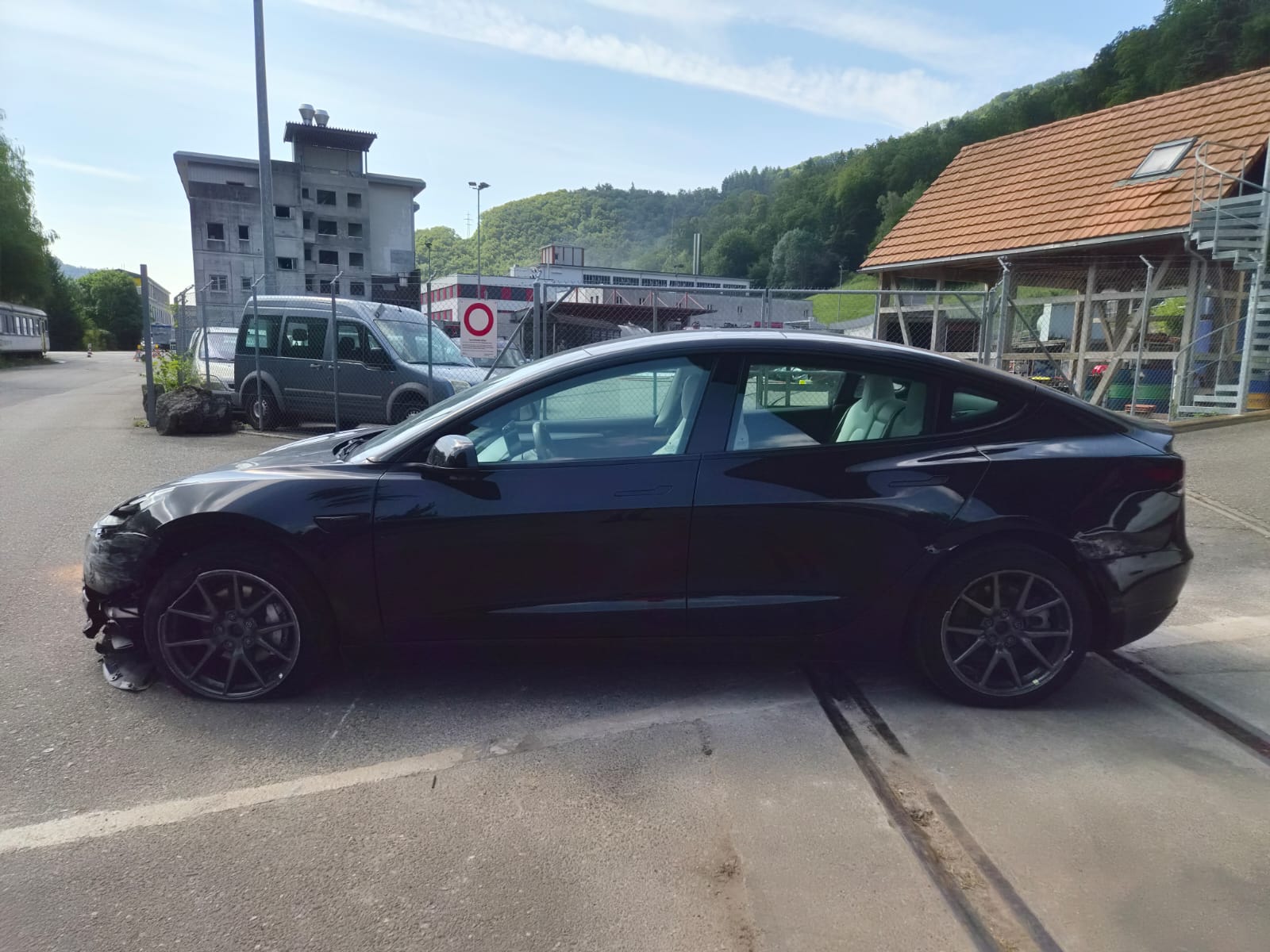 TESLA Model 3 Long Range Dual Motor AWD-image-4