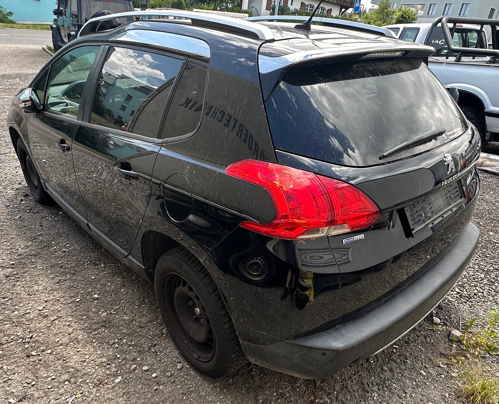 PEUGEOT 2008 1.2 VTI Active-image-6