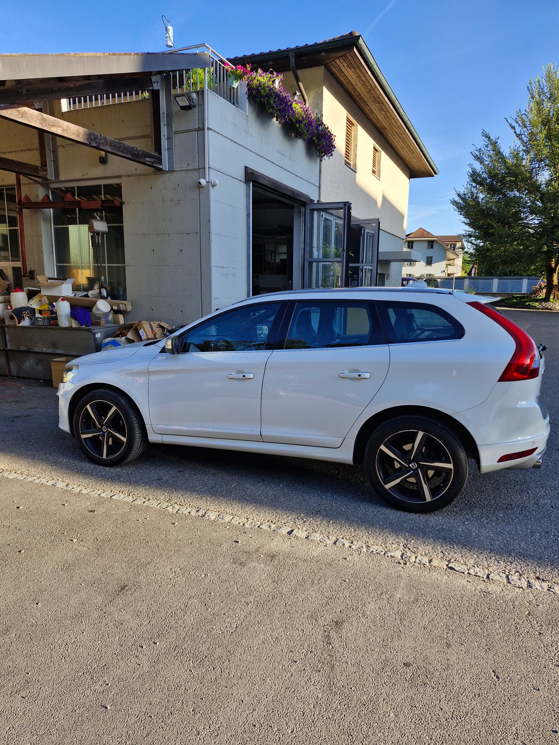VOLVO 2.0 T6 Momentum R-Design-image-0