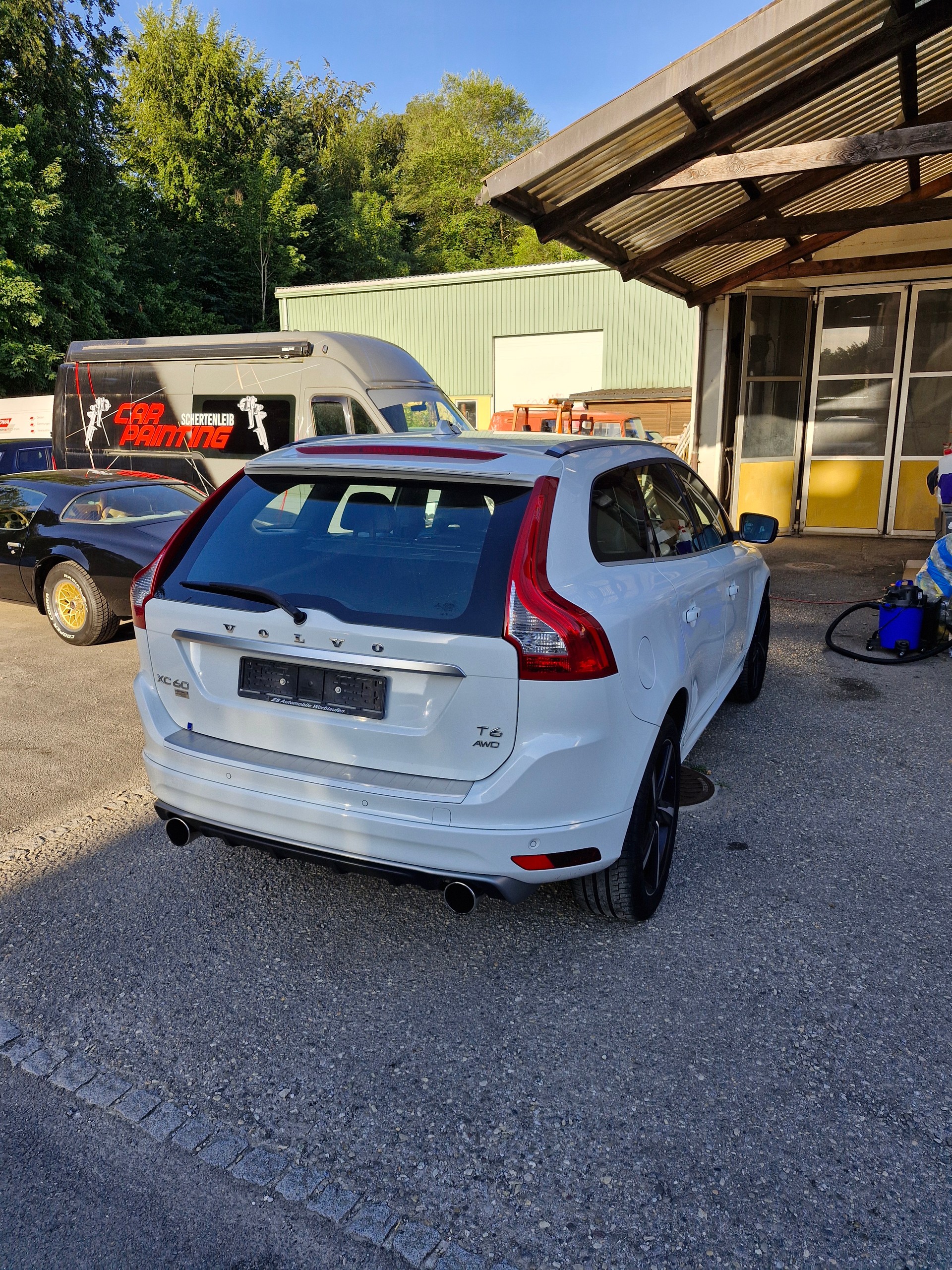 VOLVO 2.0 T6 Momentum R-Design-image-2