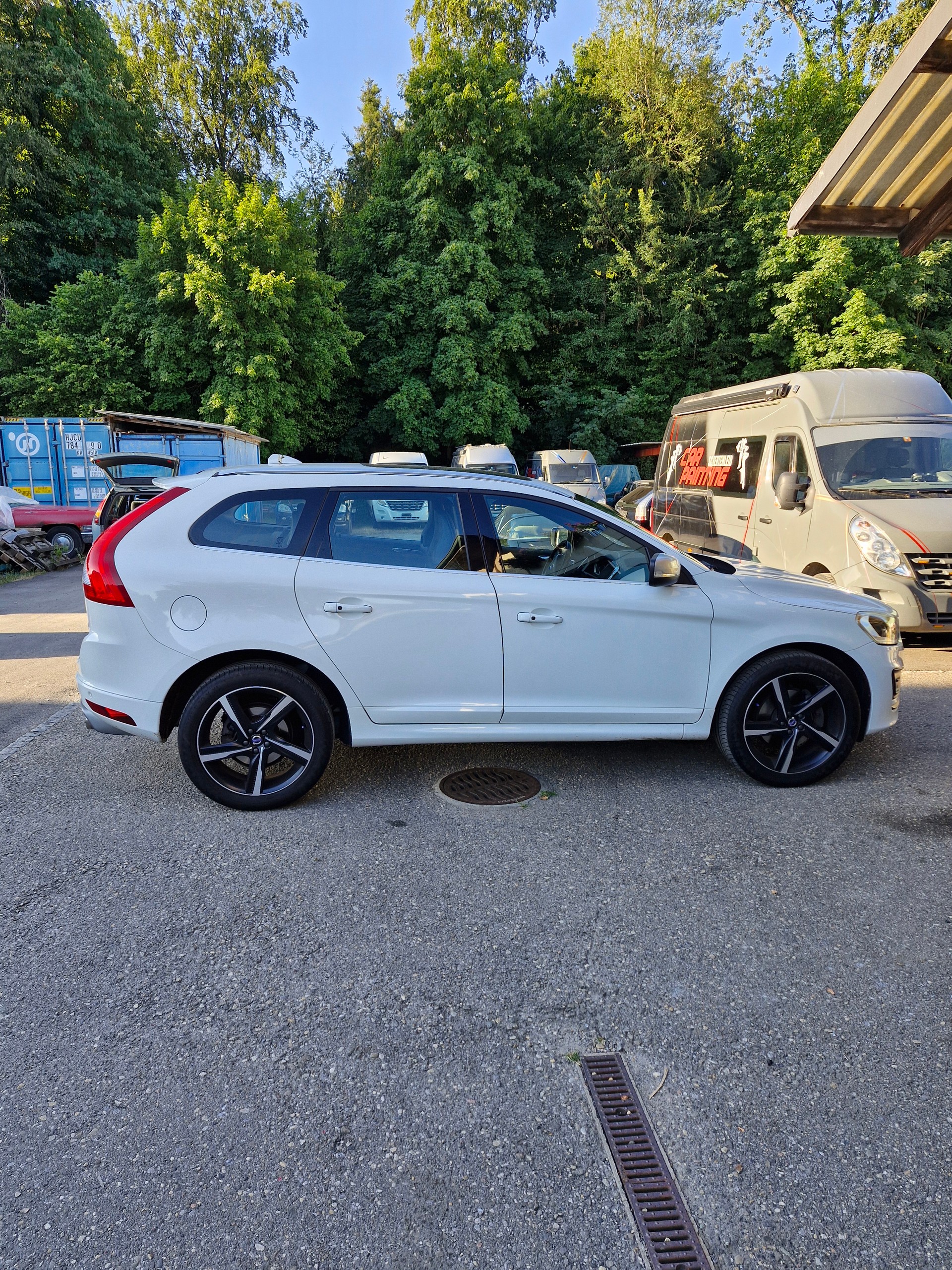 VOLVO 2.0 T6 Momentum R-Design-image-3
