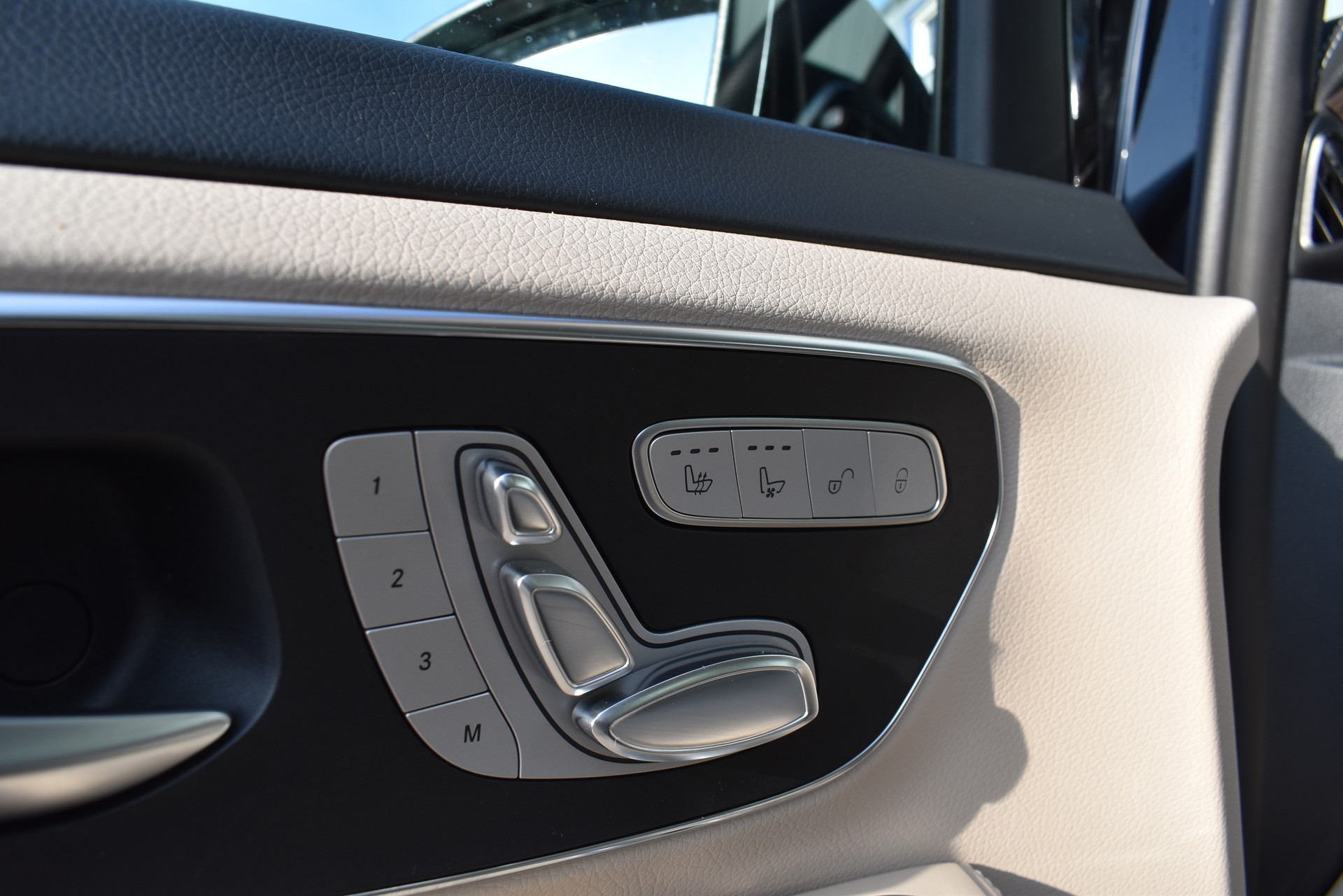 MERCEDES-BENZ V 300 d lang 4Matic 9G-Tronic-image-11
