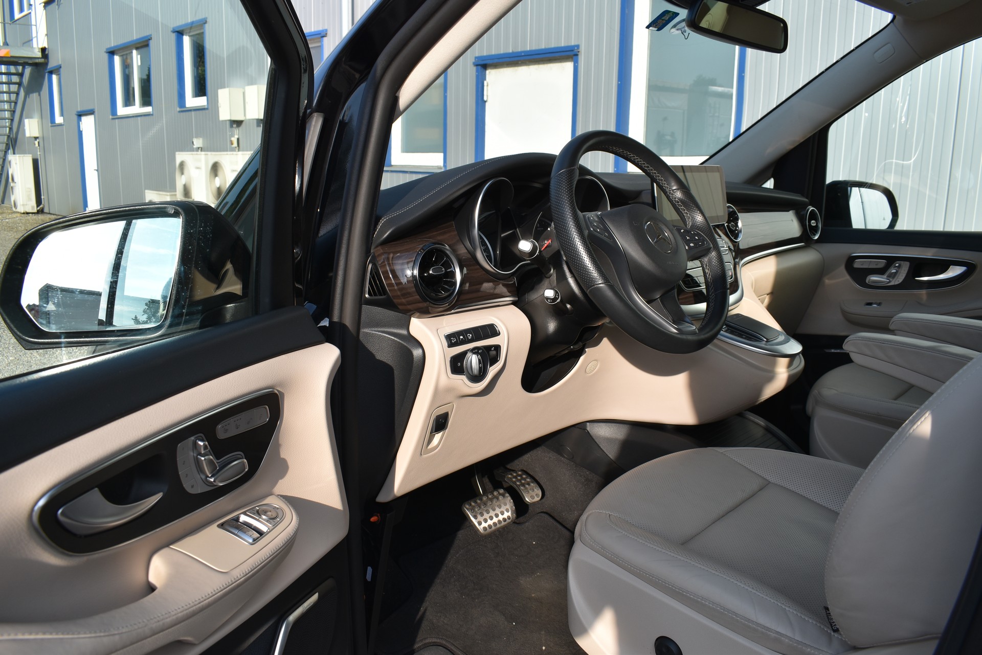 MERCEDES-BENZ V 300 d lang 4Matic 9G-Tronic-image-9