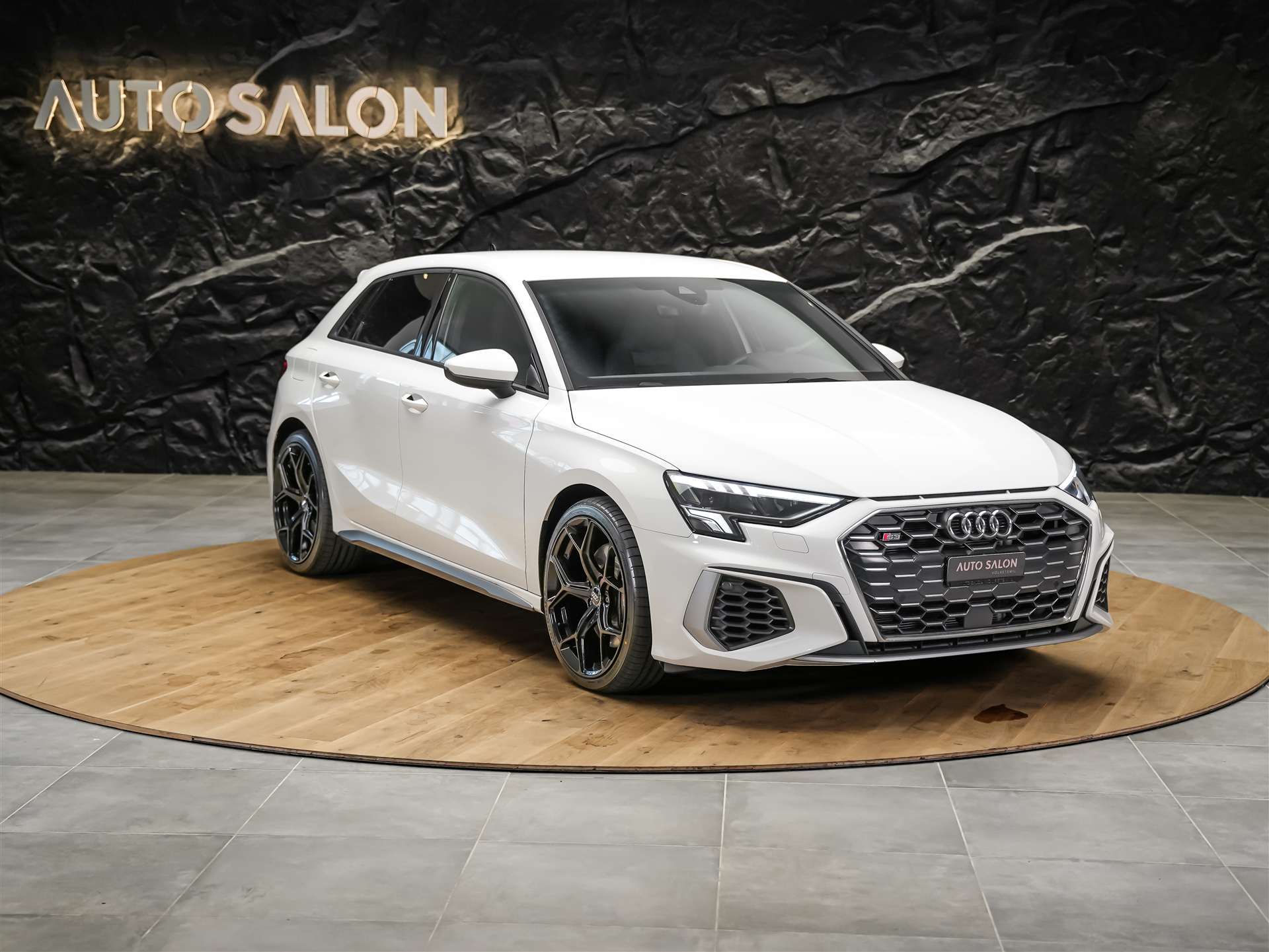AUDI S3 Sportback 2.0 TFSI quattro S-tronic 19" Felgen*Assistenzpaket*-image-6