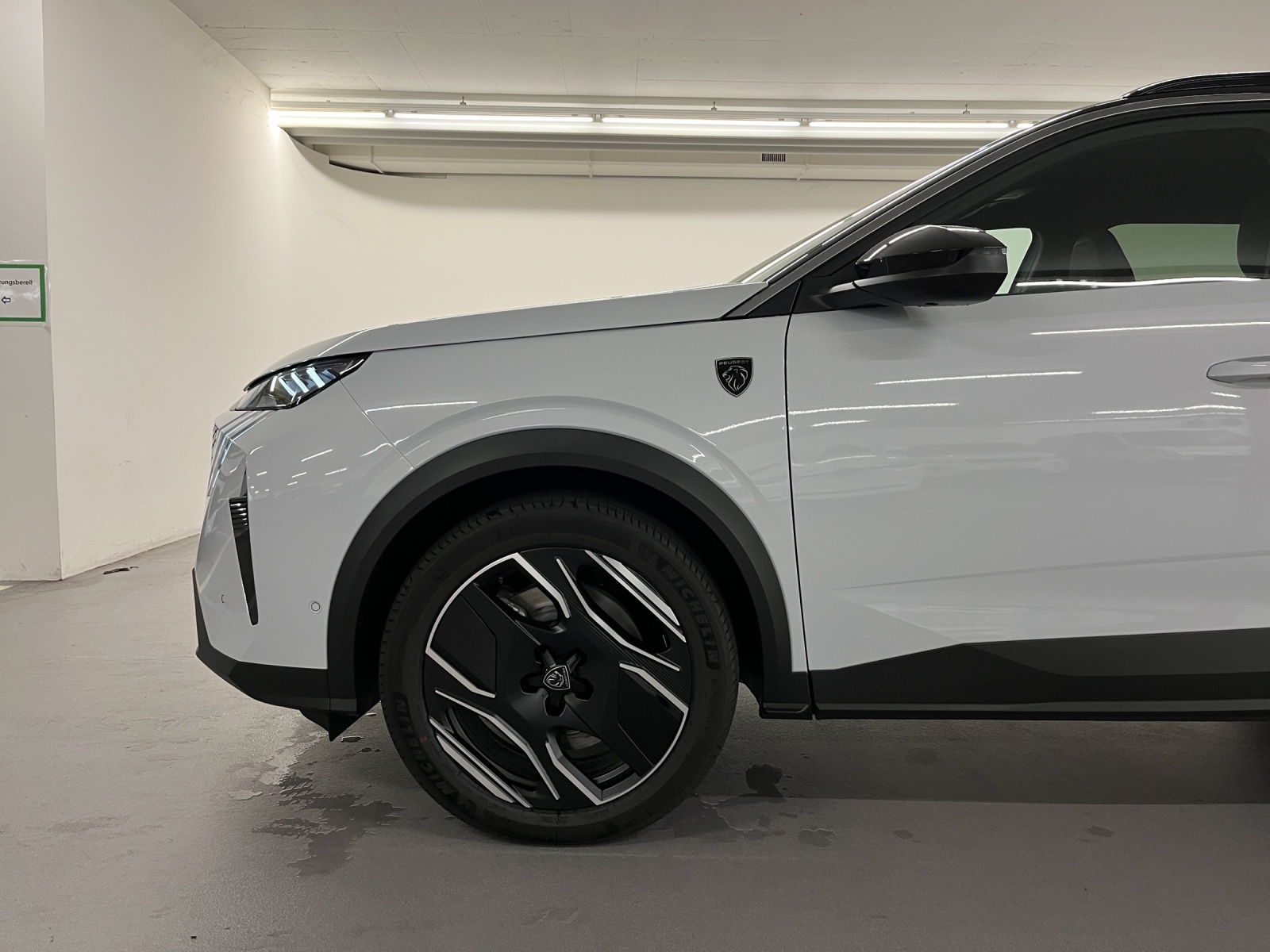 PEUGEOT 5008 1.2 Hybrid GT Exclusive-image-15