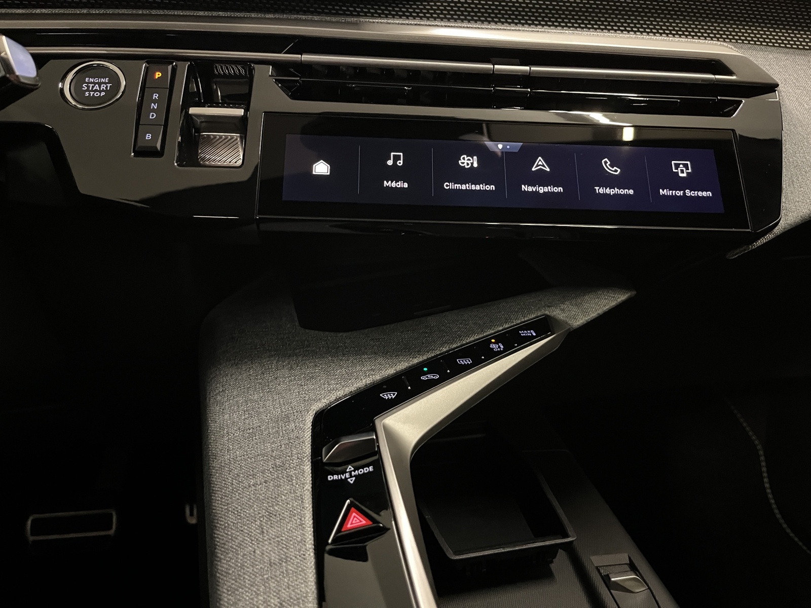 PEUGEOT 5008 1.2 Hybrid GT Exclusive-image-11