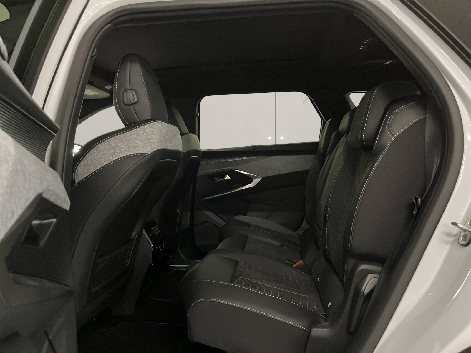 PEUGEOT 5008 1.2 Hybrid GT Exclusive-image-13