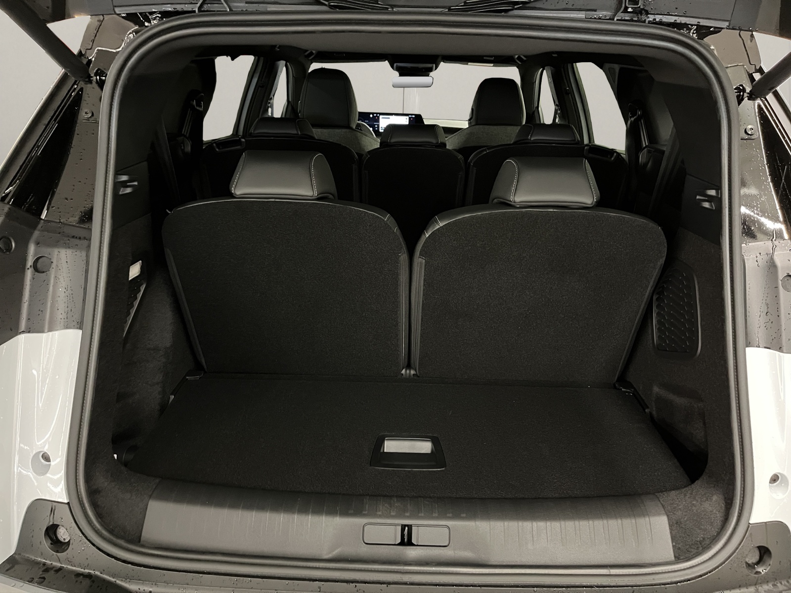 PEUGEOT 5008 1.2 Hybrid GT Exclusive-image-14