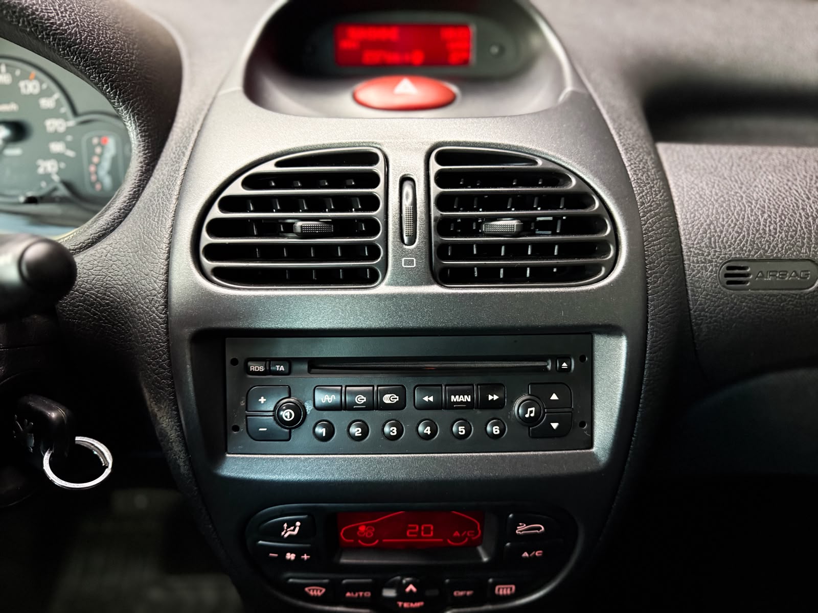 PEUGEOT 206 SW 1.6 16V XS-image-8