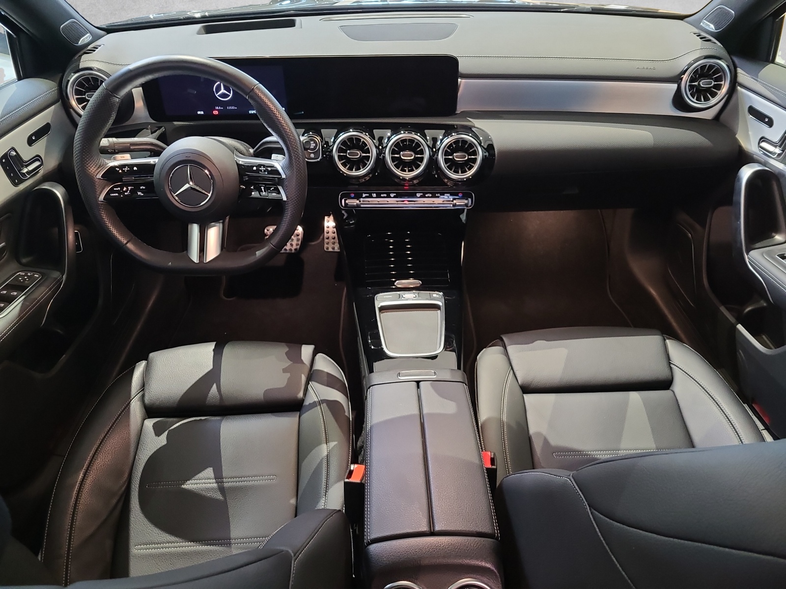 MERCEDES-BENZ A 250 4Matic 8G-DCT-image-11