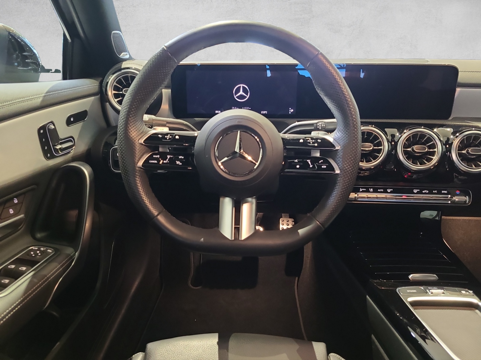 MERCEDES-BENZ A 250 4Matic 8G-DCT-image-12