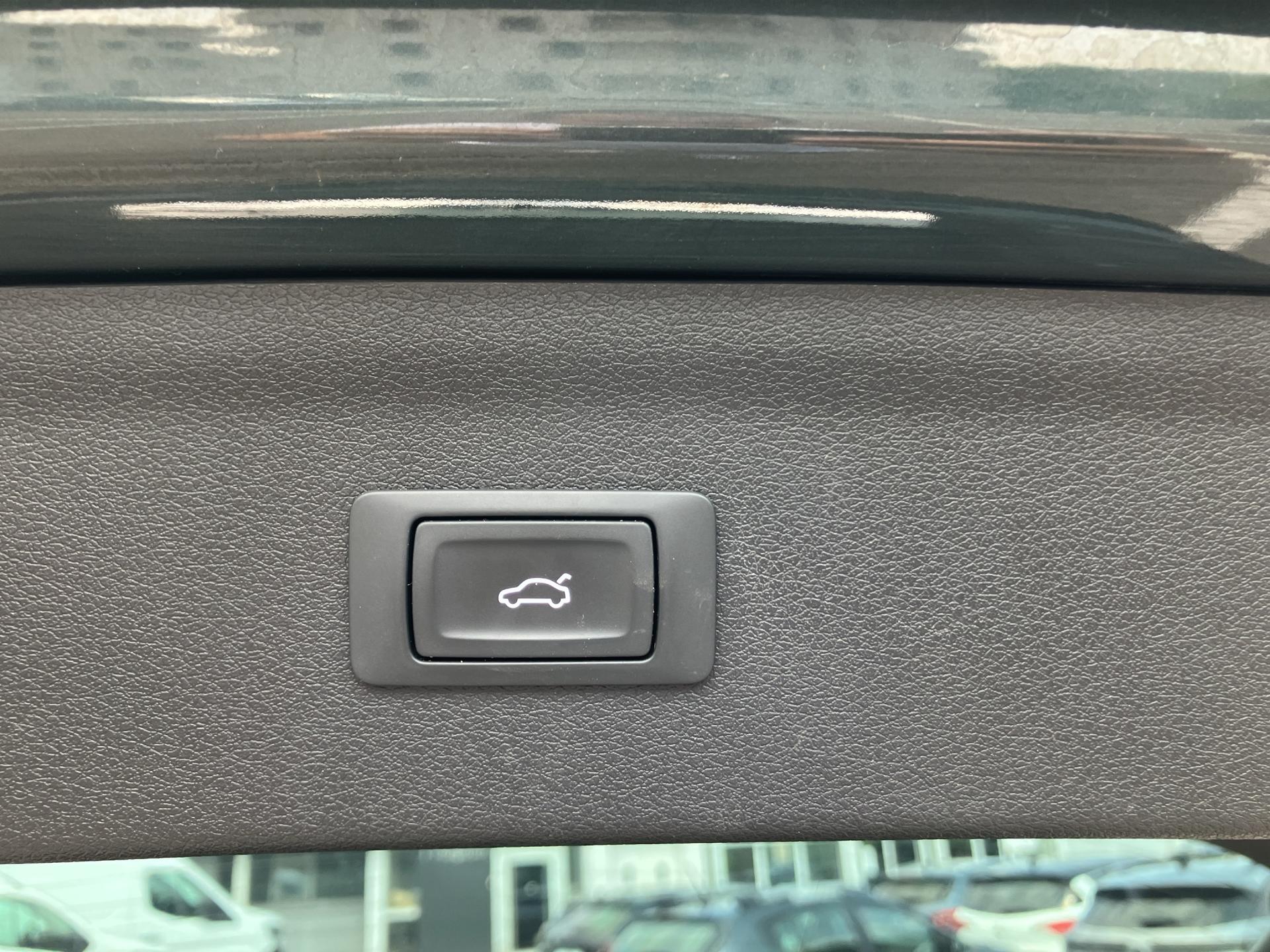 AUDI Q3 1.4 TFSI ultra sport-image-19