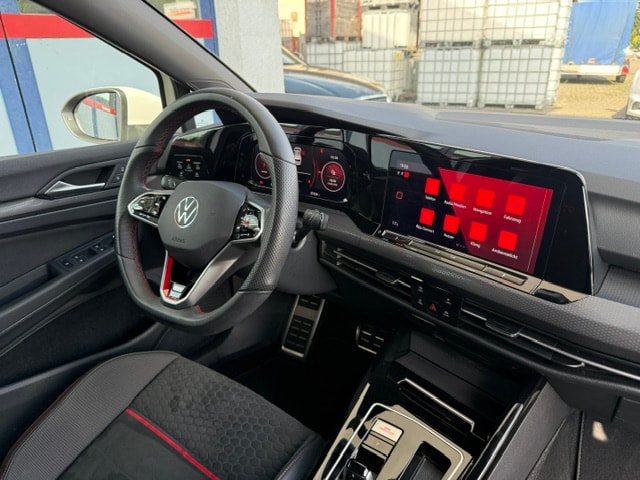 VW Golf 2.0 TSI GTI Clubsport DSG-image-7