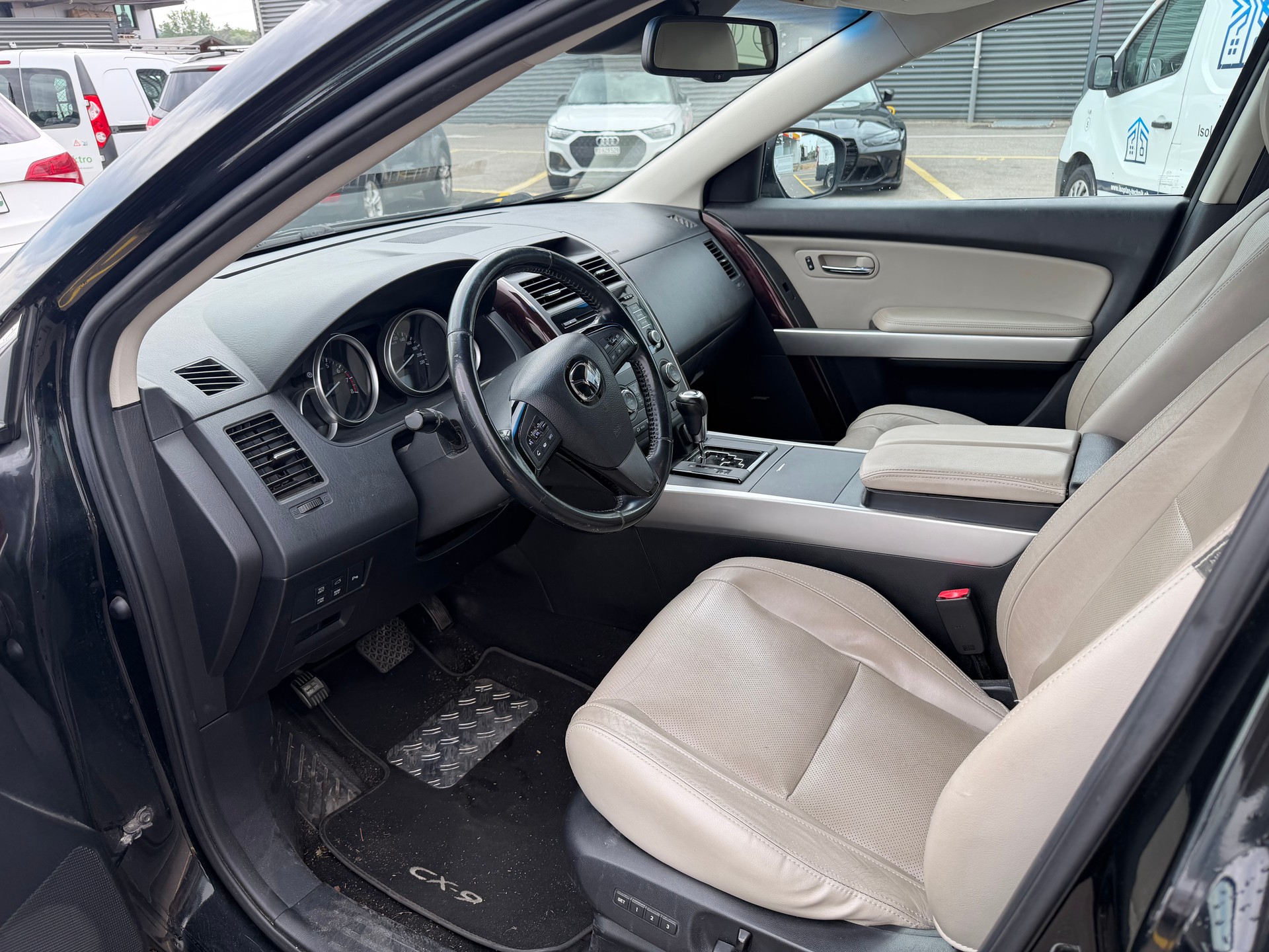 MAZDA CX-9 3.7 V6 Revolution Automatic-image-7
