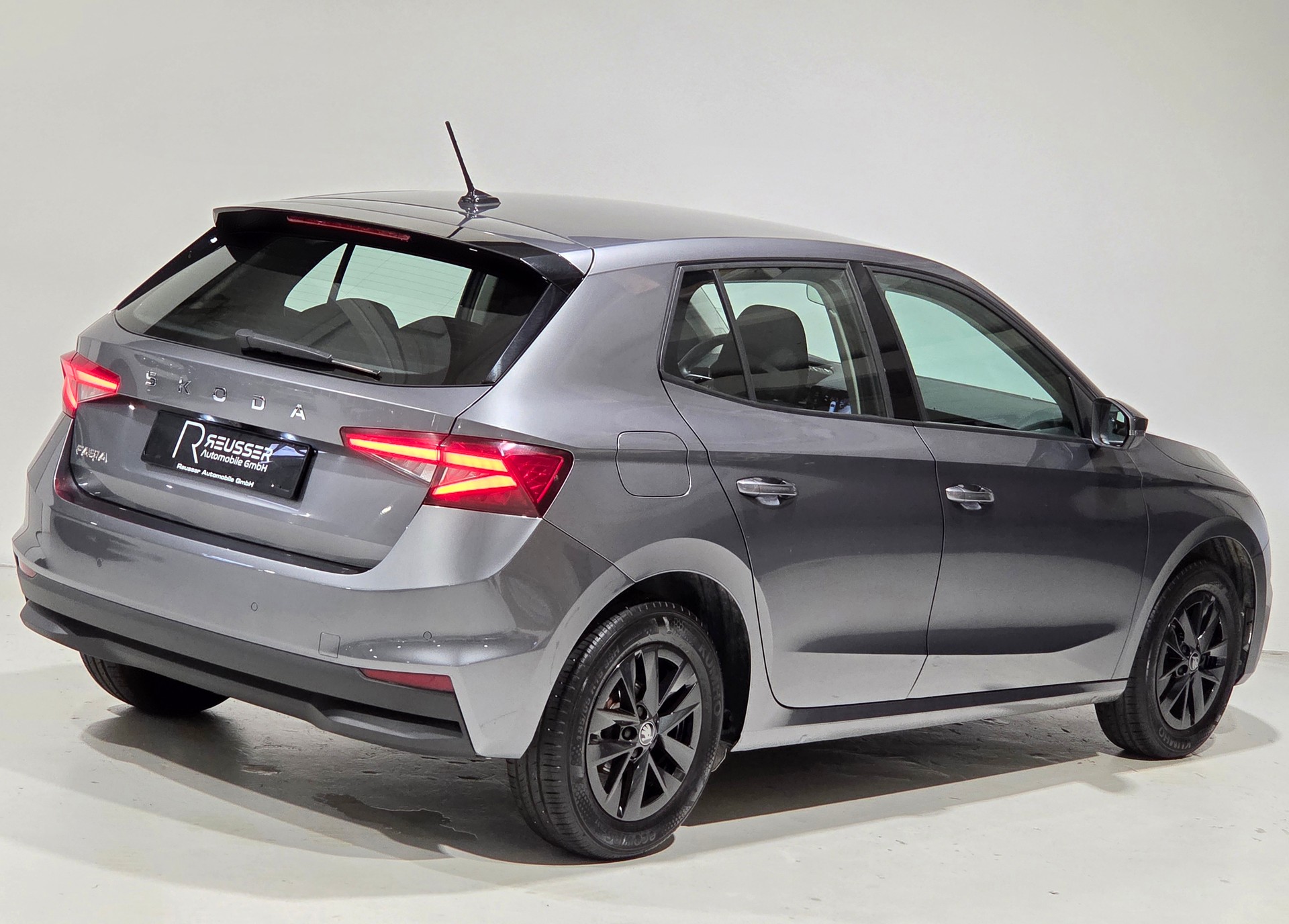 SKODA Fabia 1.0 Young Edition-image-19