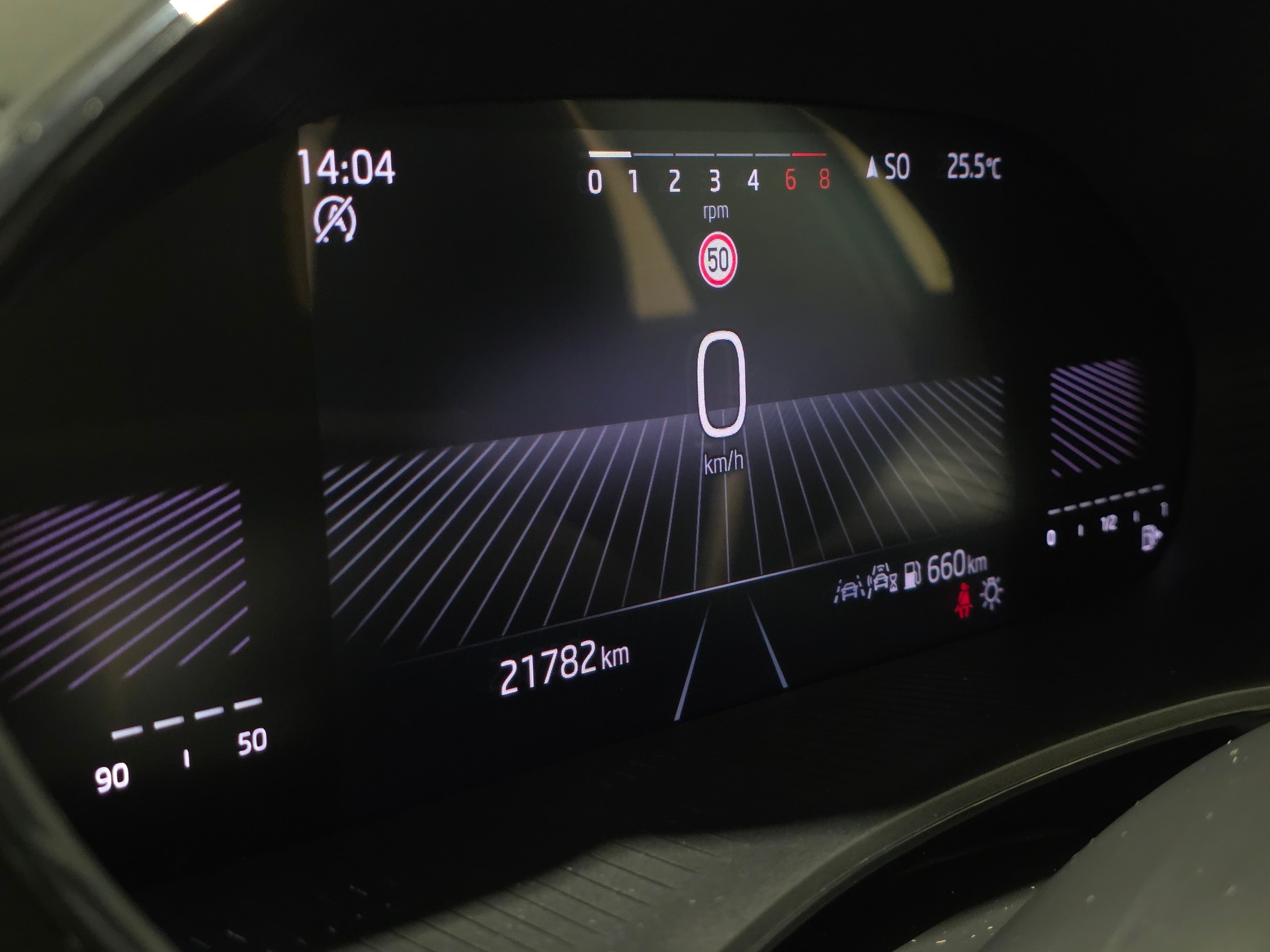 SKODA Fabia 1.0 Young Edition-image-7