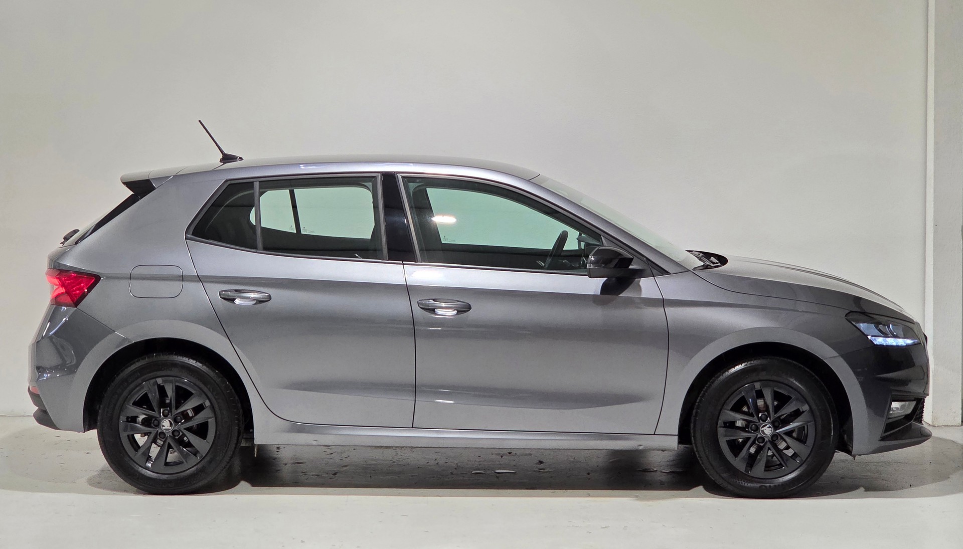 SKODA Fabia 1.0 Young Edition-image-18