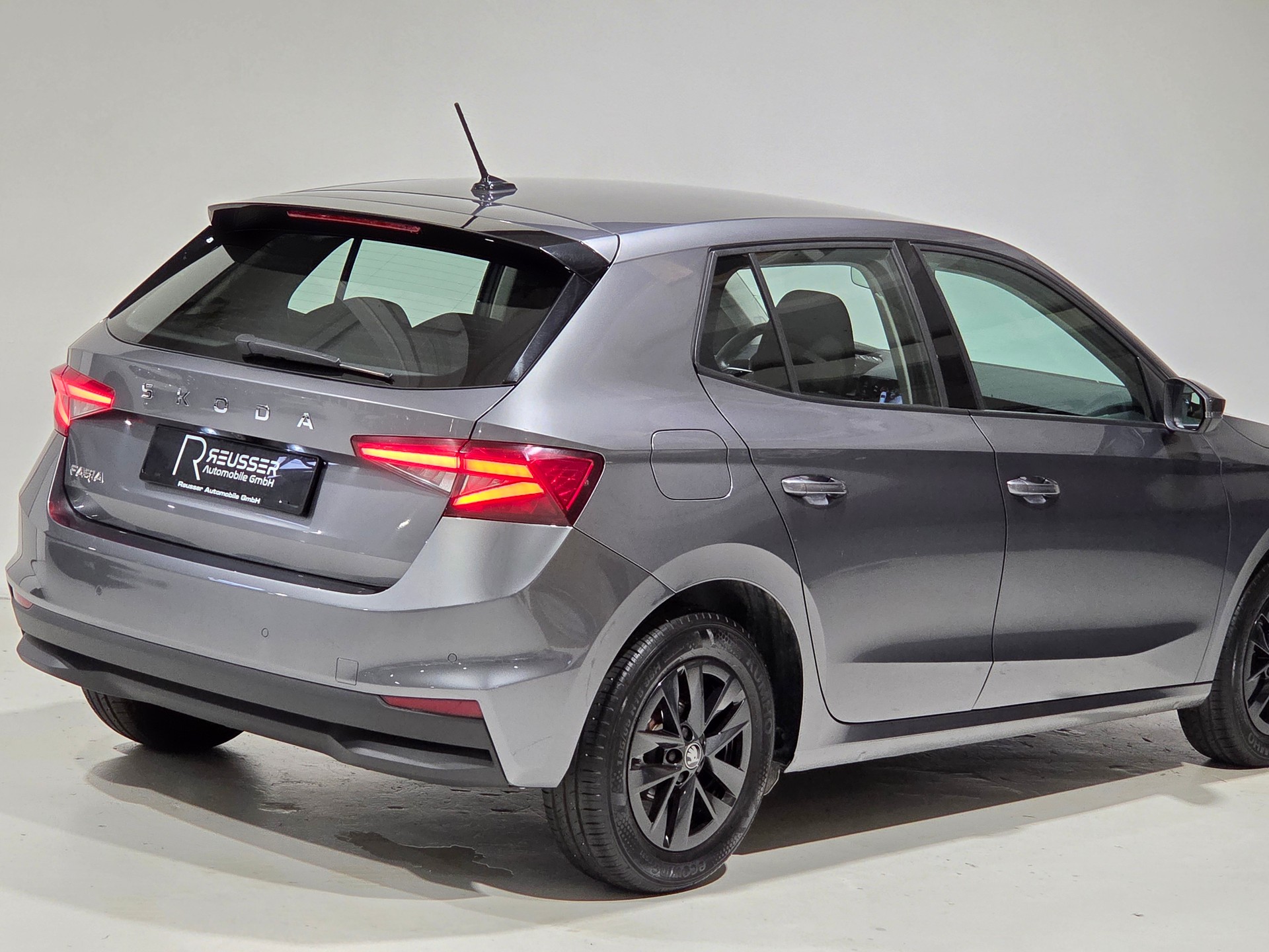 SKODA Fabia 1.0 Young Edition-image-20