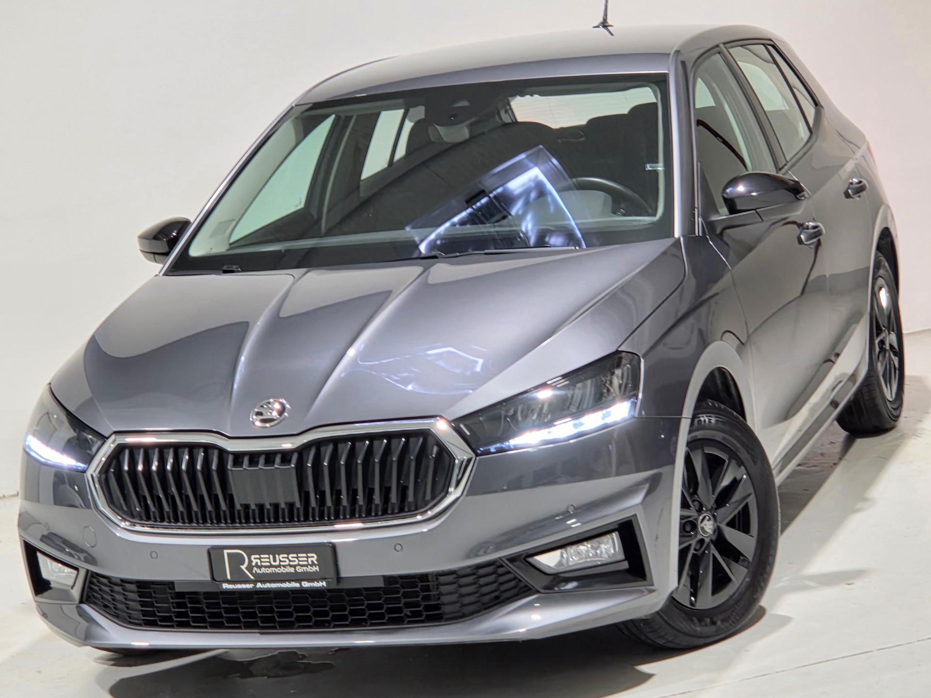 SKODA Fabia 1.0 Young Edition-image-0