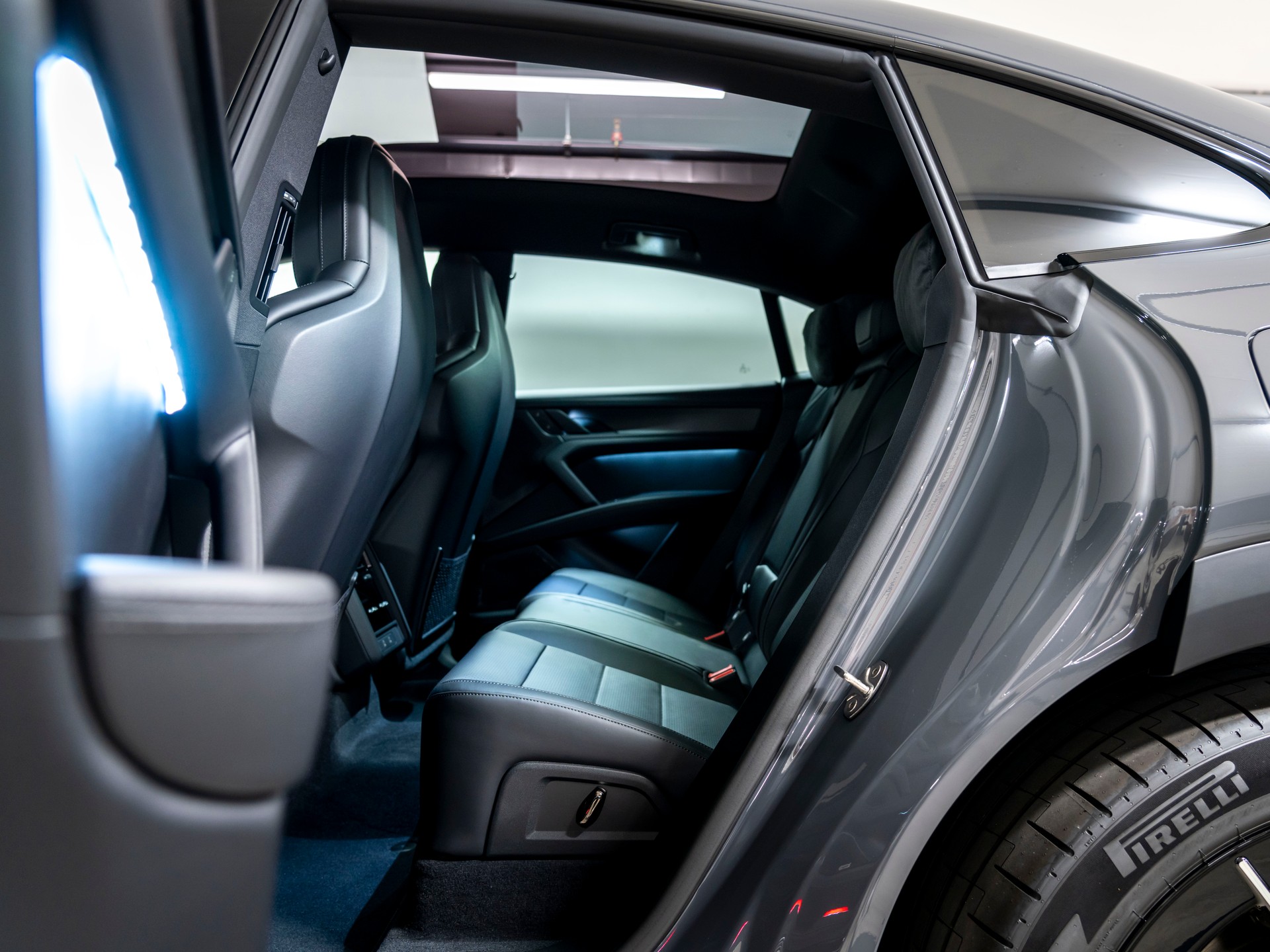 PORSCHE Cayenne Coupe S Electric 113 kWh-image-18