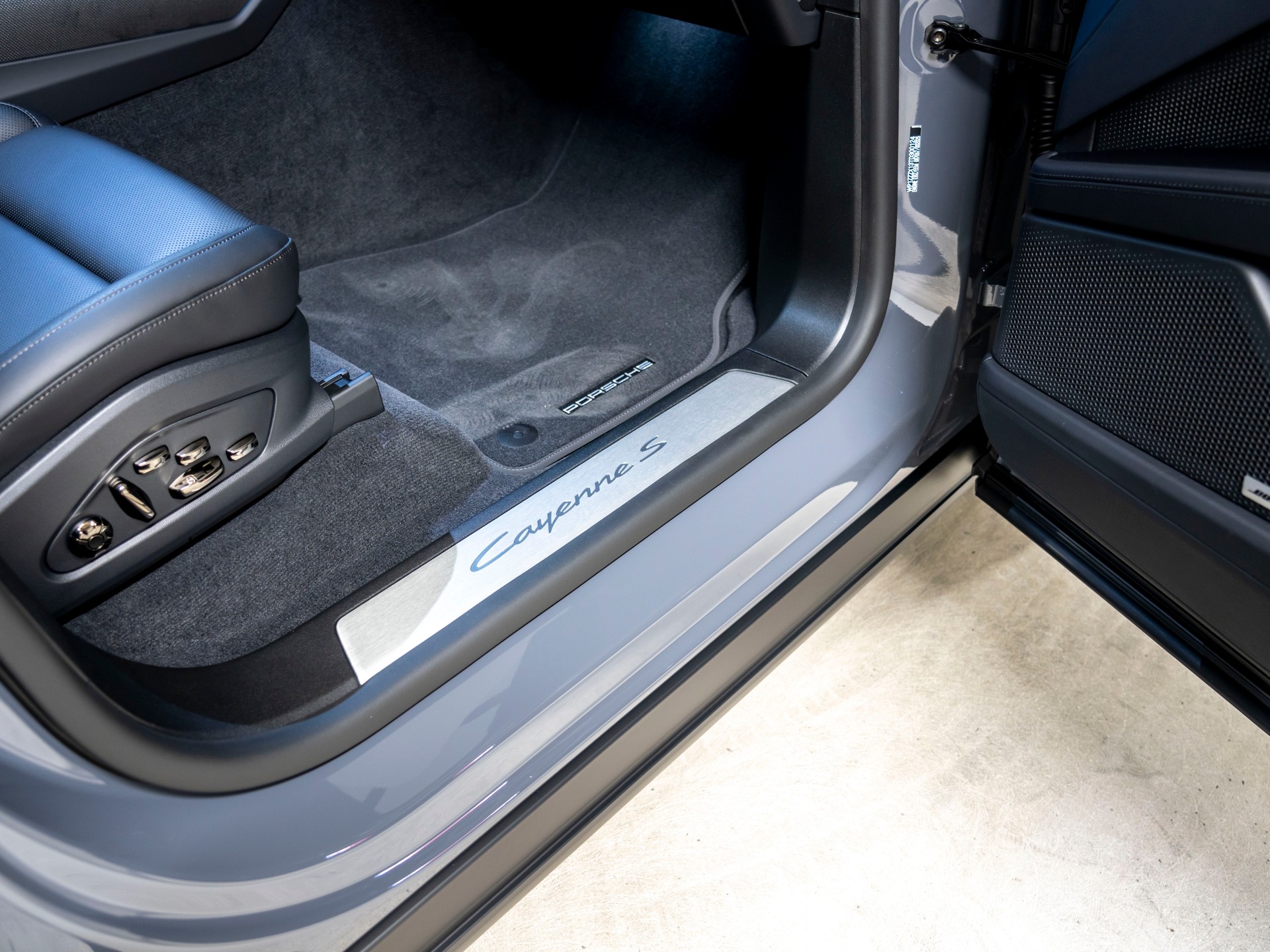 PORSCHE Cayenne Coupe S Electric 113 kWh-image-23