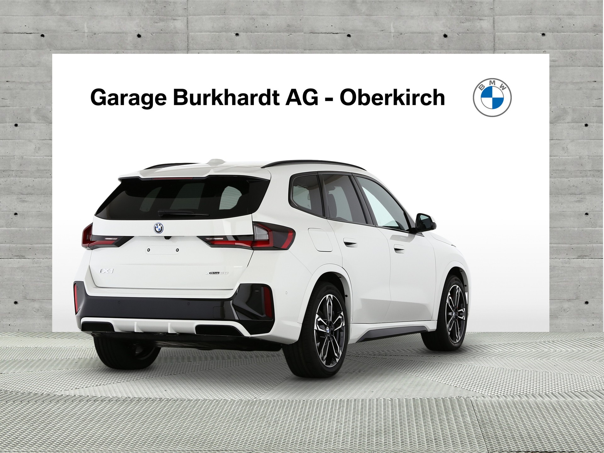 BMW iX1 xDrive 30 M Sport Pro-image-1