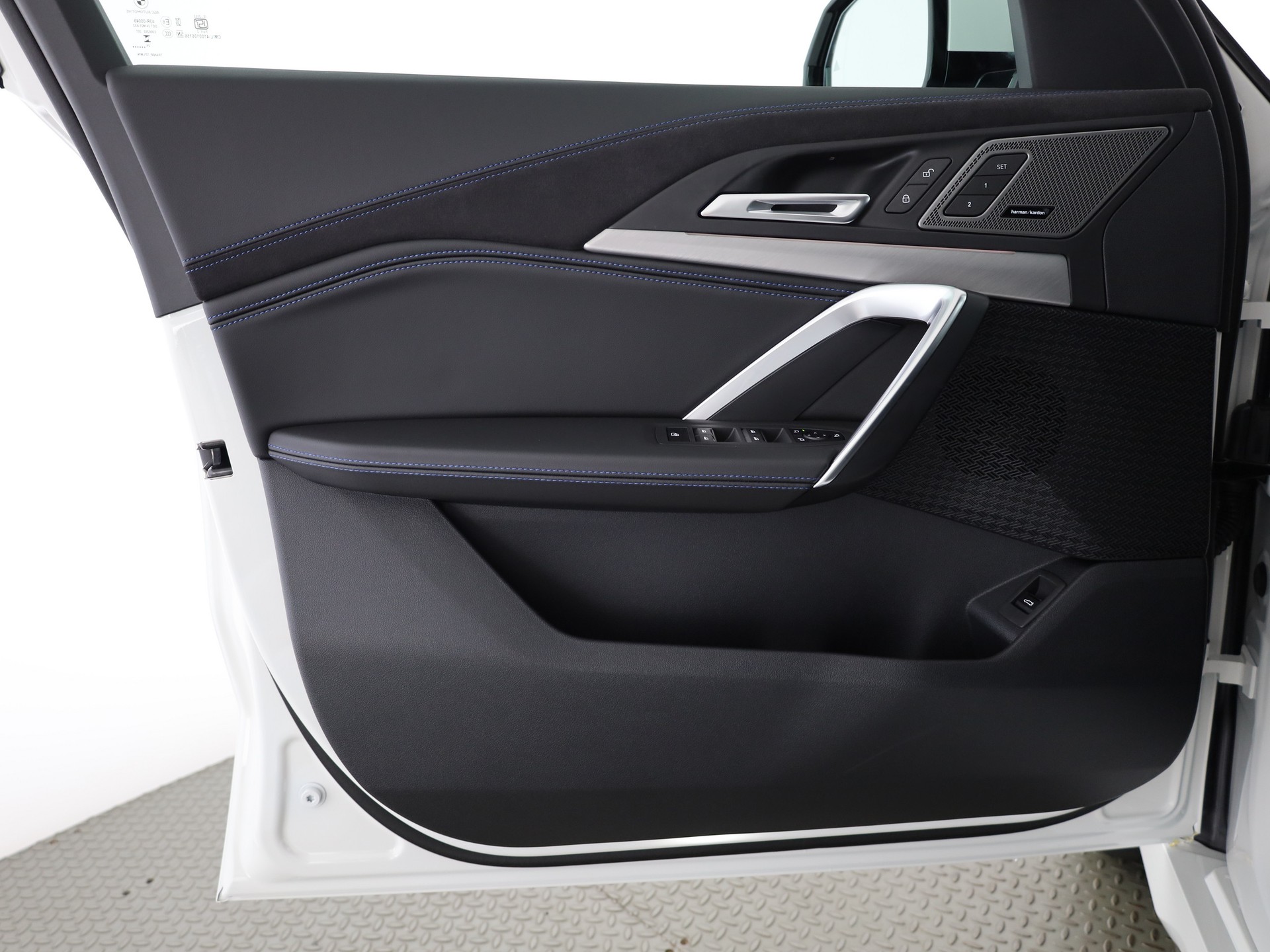 BMW iX1 xDrive 30 M Sport Pro-image-9
