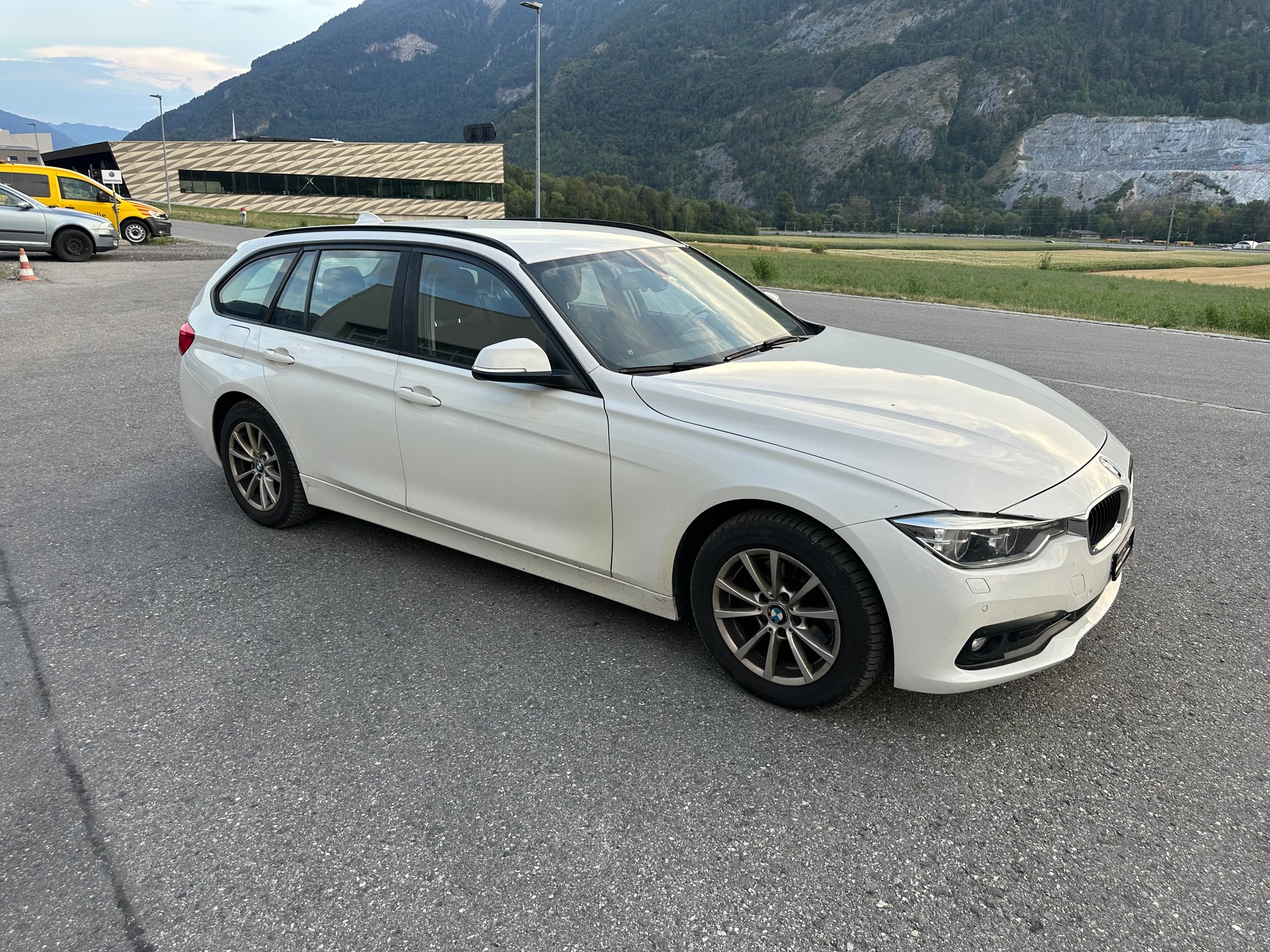 BMW 320d xDrive Touring Steptronic-image-8