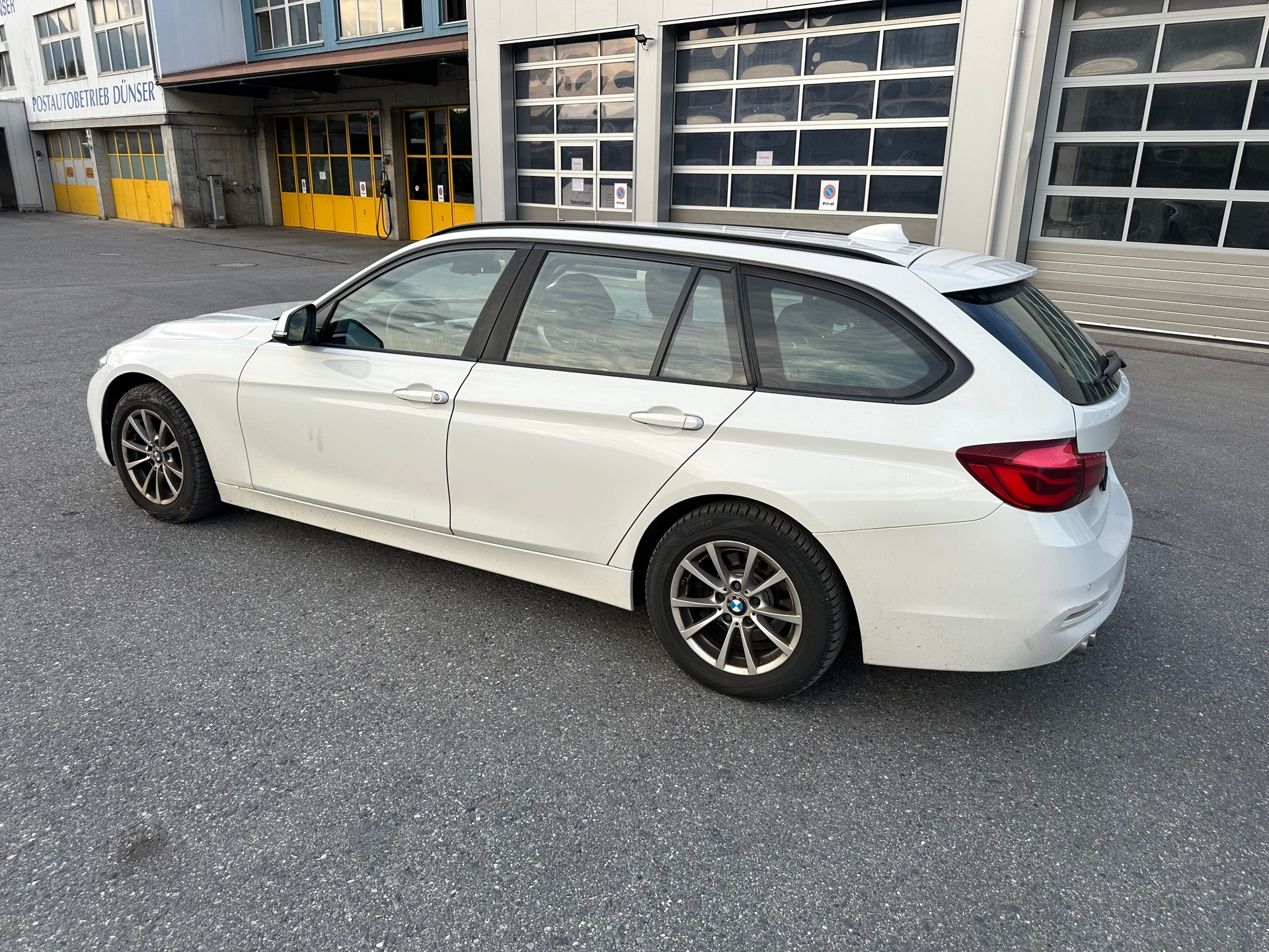 BMW 320d xDrive Touring Steptronic-image-5