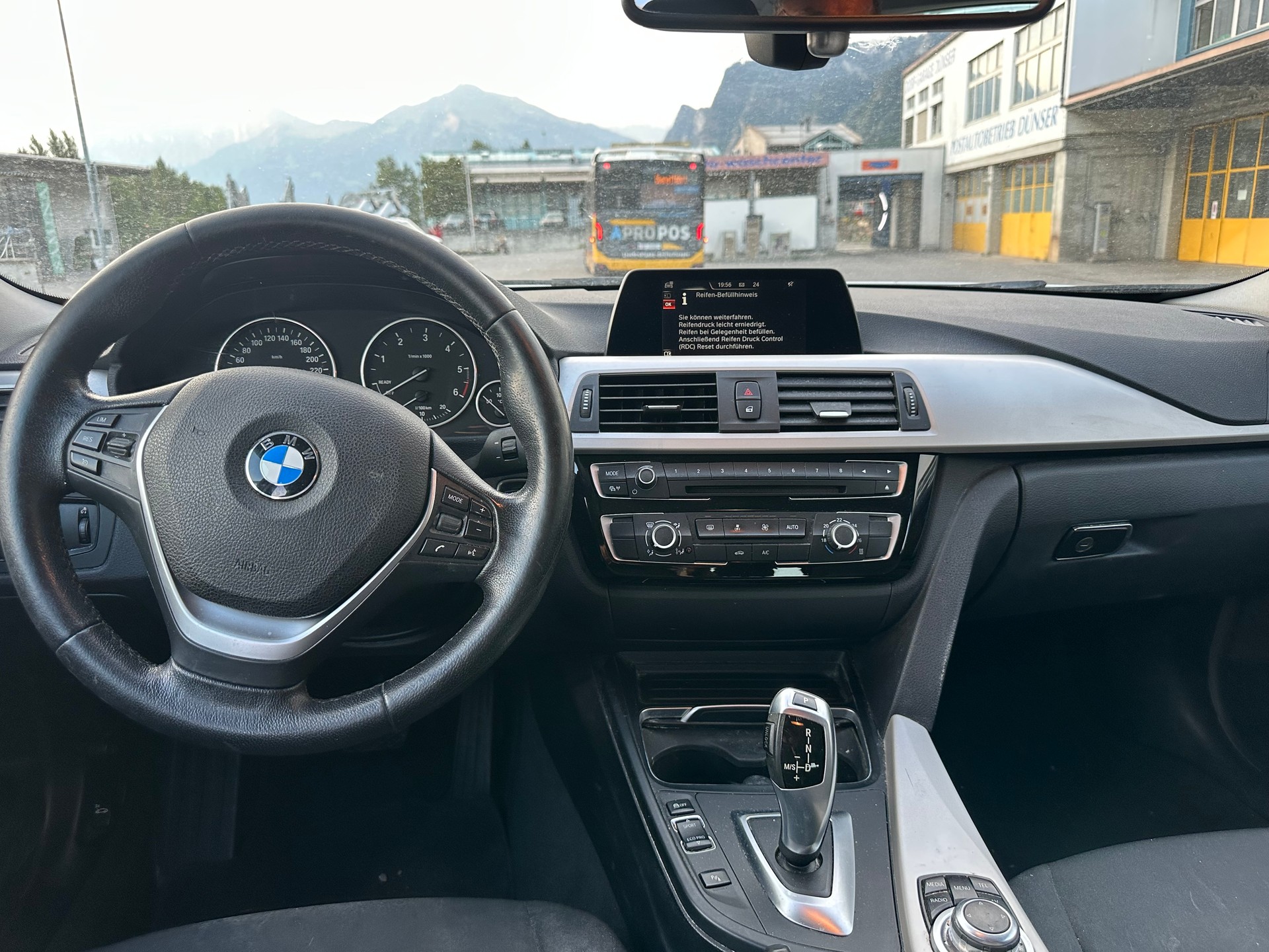 BMW 320d xDrive Touring Steptronic-image-4
