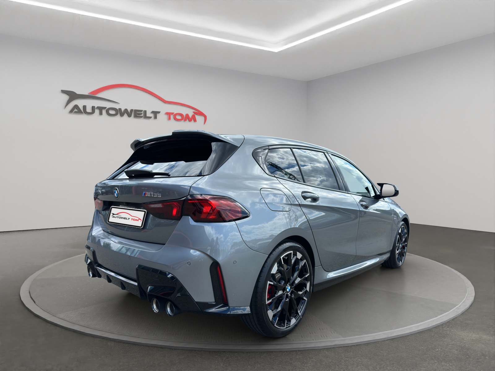 BMW M135 xDrive M Sport Pro * CH * Gratis Service *-image-4