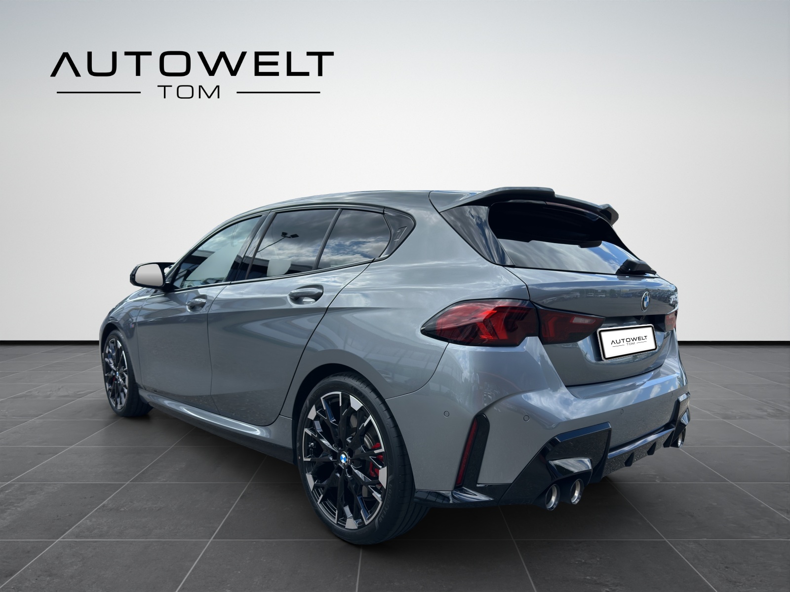 BMW M135 xDrive M Sport Pro * CH * Gratis Service *-image-2