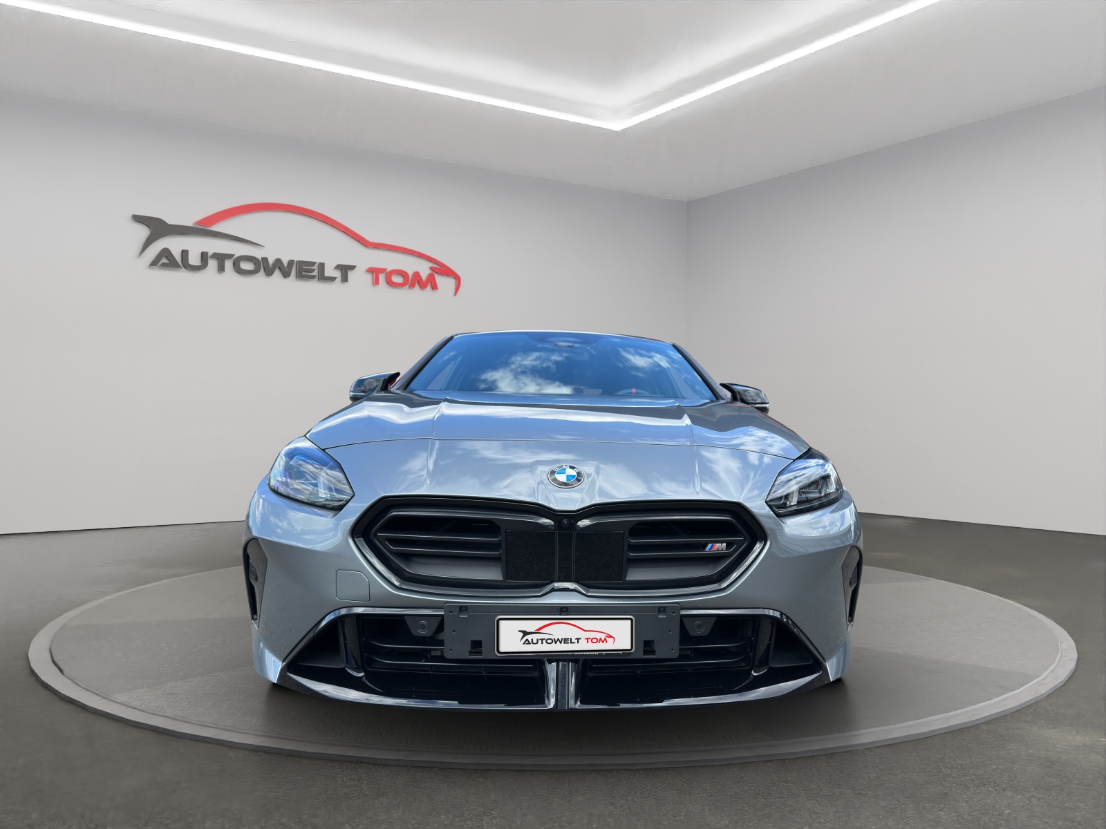 BMW M135 xDrive M Sport Pro * CH * Gratis Service *-image-7