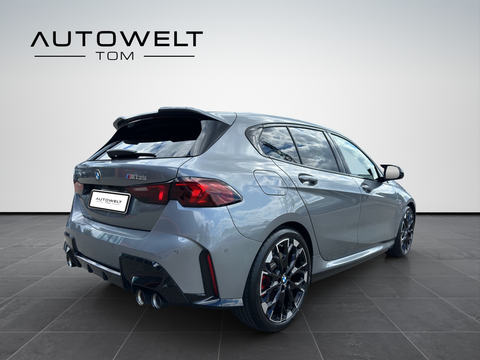BMW M135 xDrive M Sport Pro * CH * Gratis Service *-image-4
