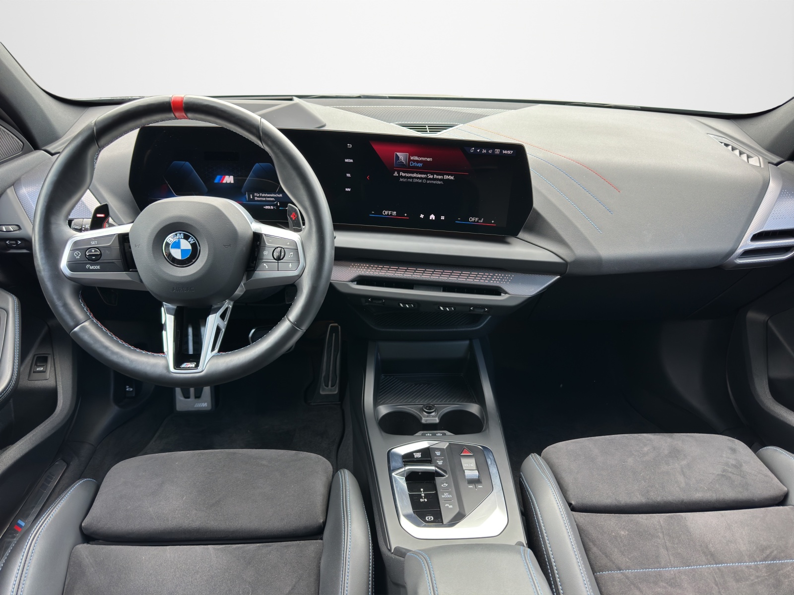 BMW M135 xDrive M Sport Pro * CH * Gratis Service *-image-10