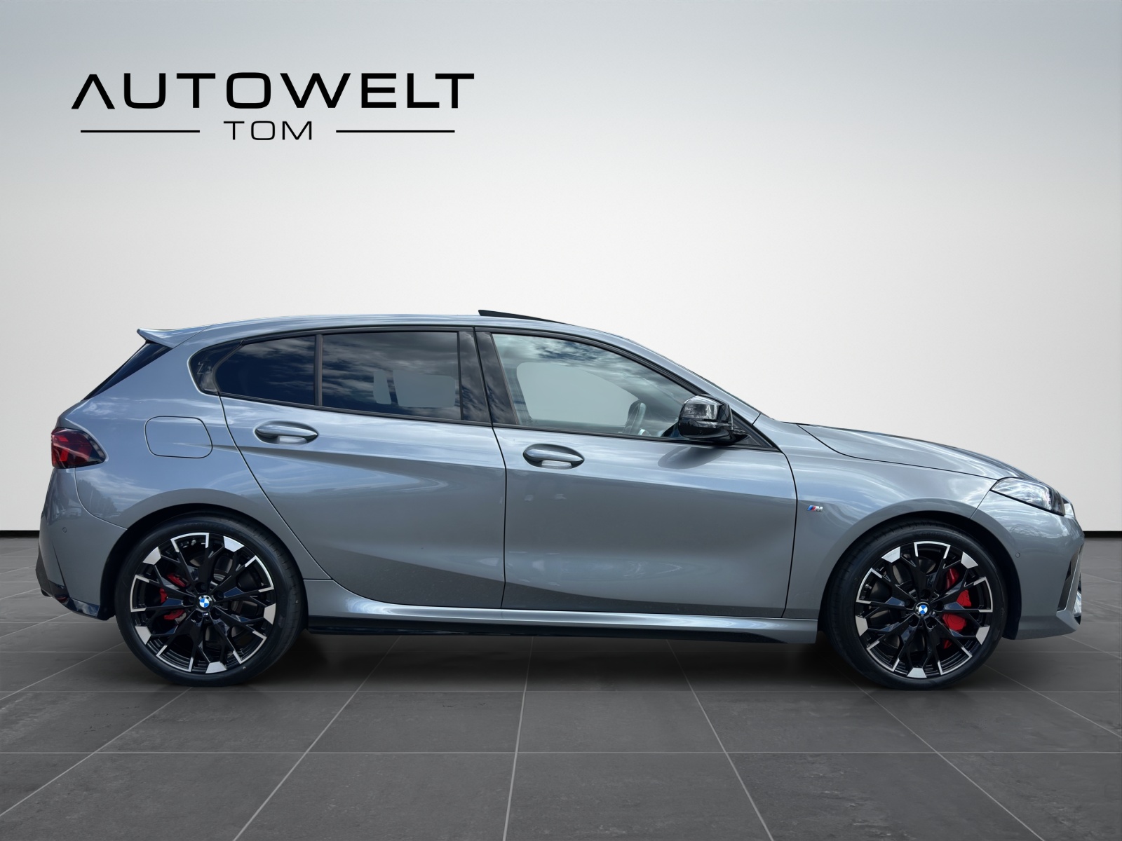BMW M135 xDrive M Sport Pro * CH * Gratis Service *-image-5